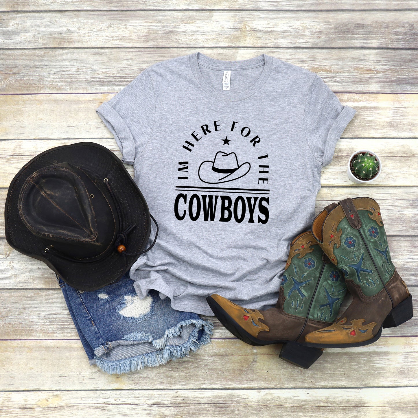 I'm Here For The Cowboys Hat | Short Sleeve Graphic Tee