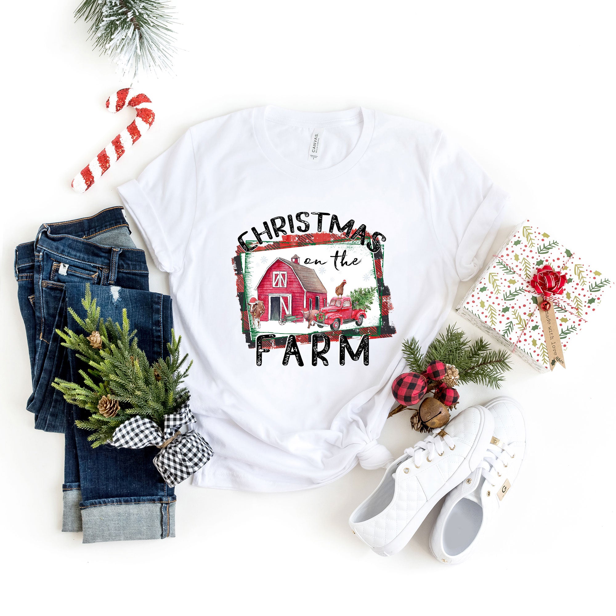 Christmas On The Farm Barn | Short Sleeve Crew Neck