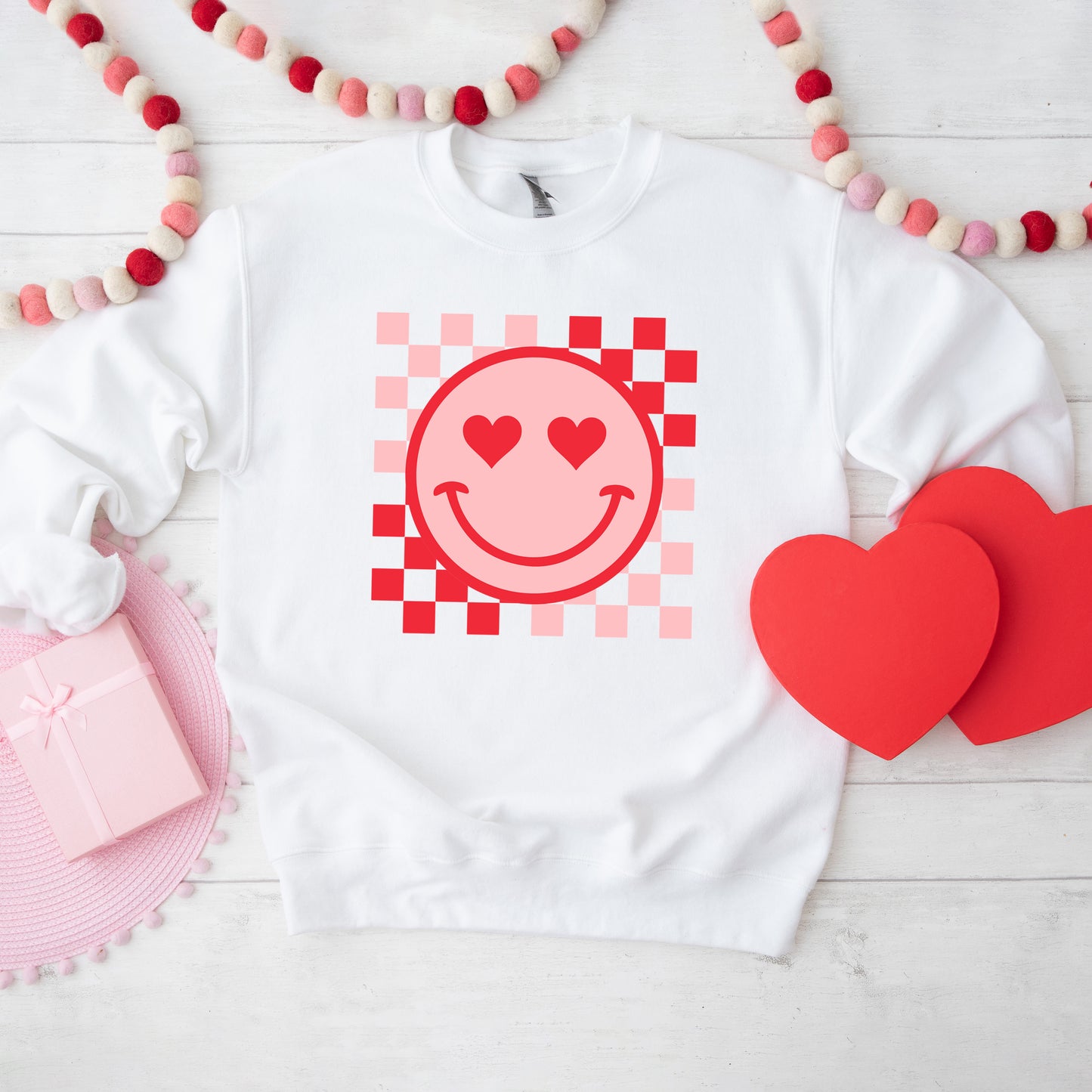 Checkered Heart Eyes Smiley | Sweatshirt