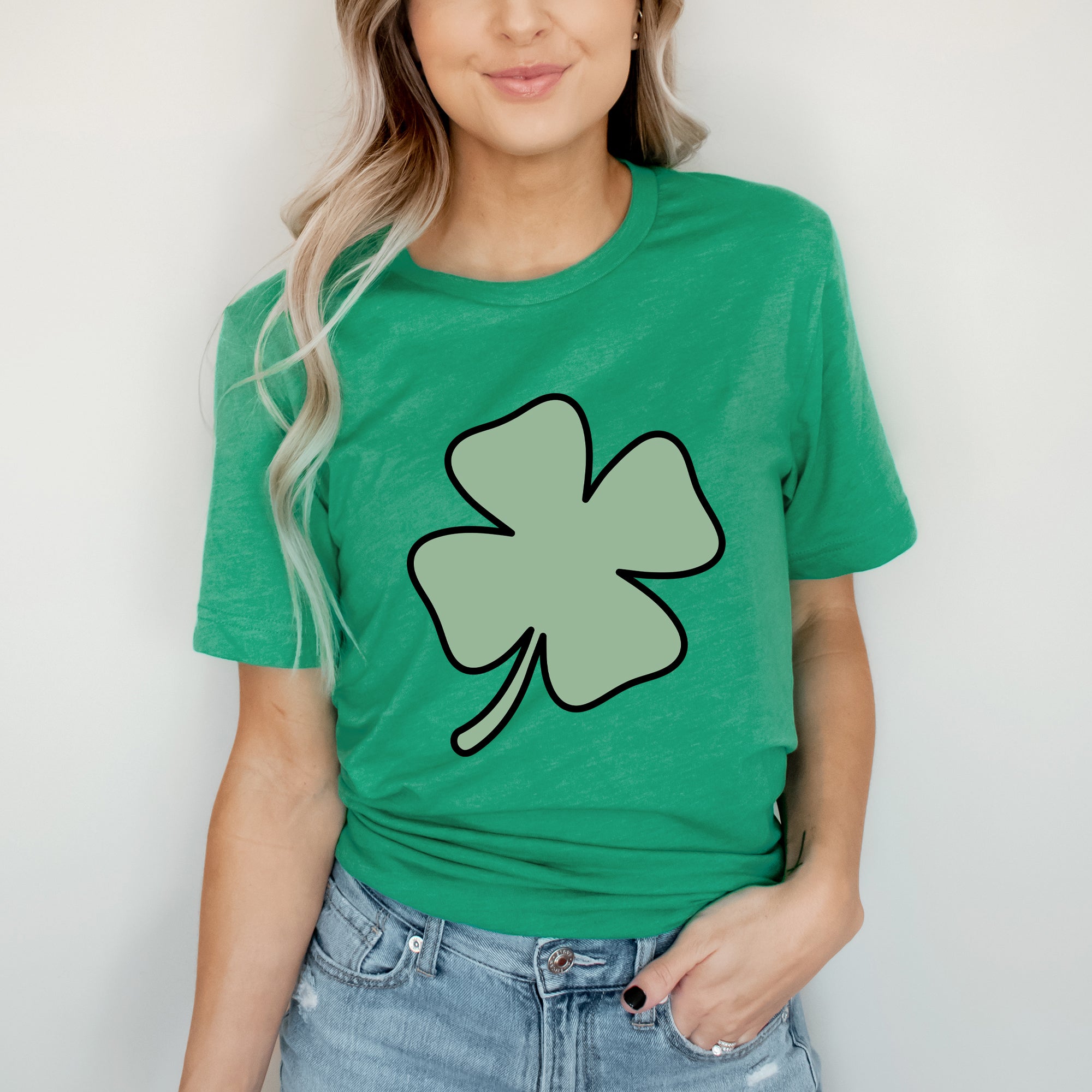 Simple Clover | Short Sleeve Graphic Tee