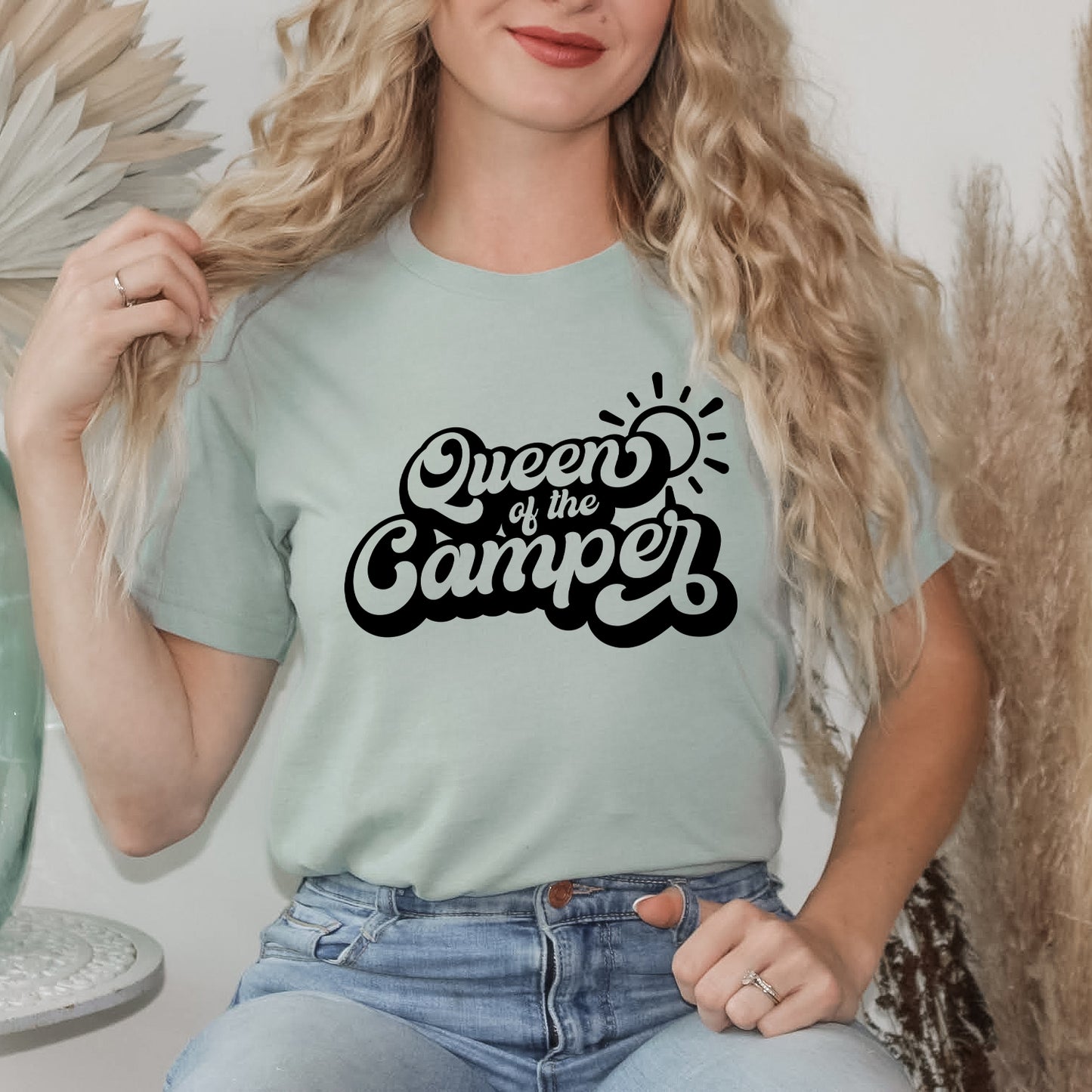 Queen Of The Camper Retro | Short Sleeve Crew Neck