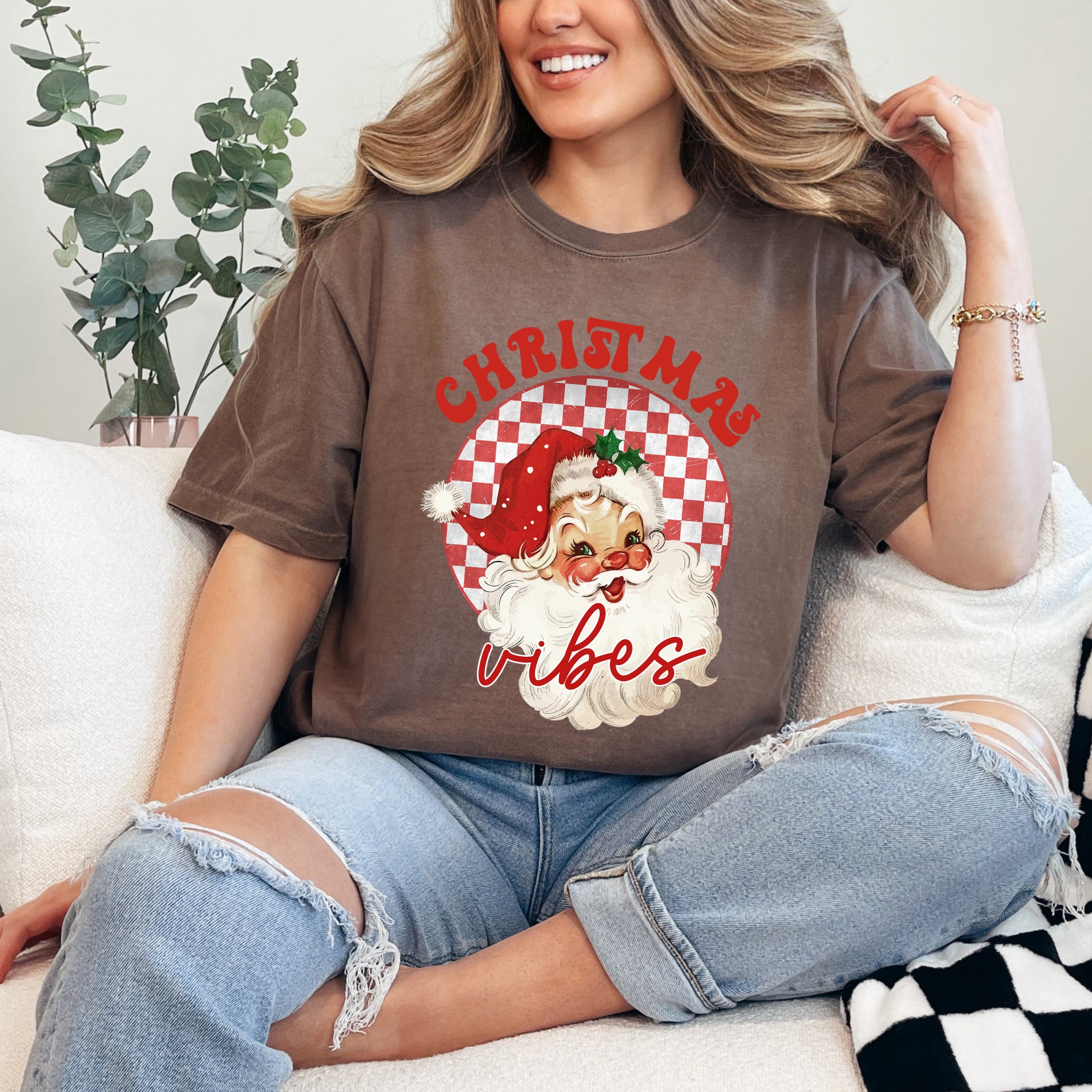 Christmas Vibes Santa Checkered | Garment Dyed Tee
