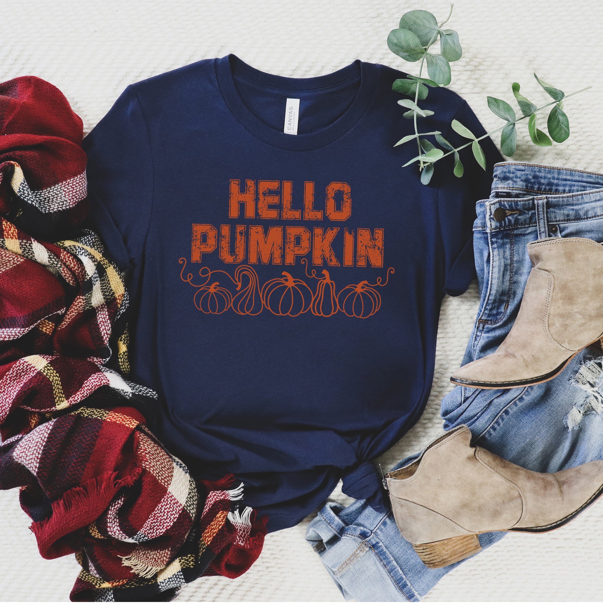 Hello Pumpkin Distressed | Short Sleeve Crew Neck