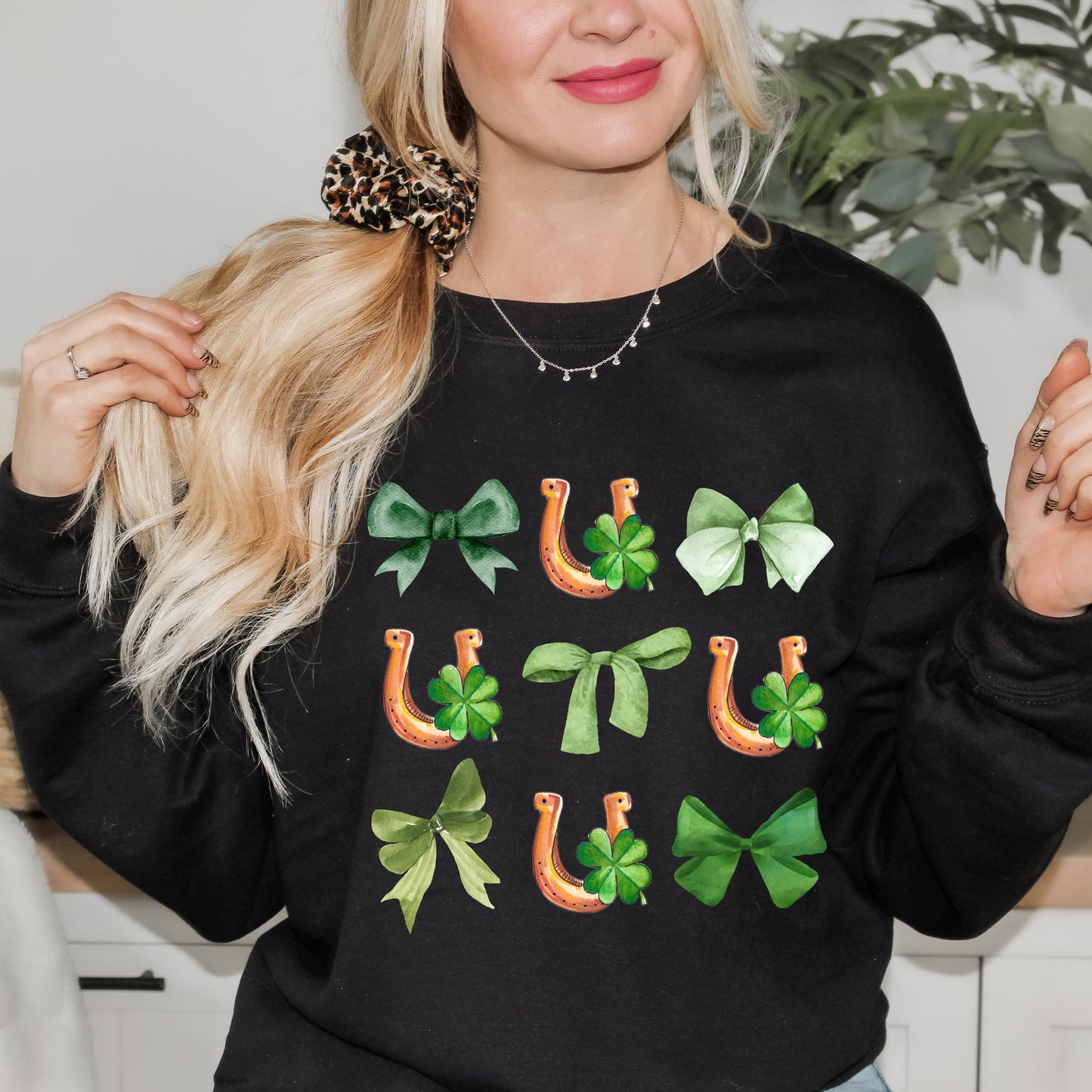 Coquette Horseshoe Chart | Sweatshirt