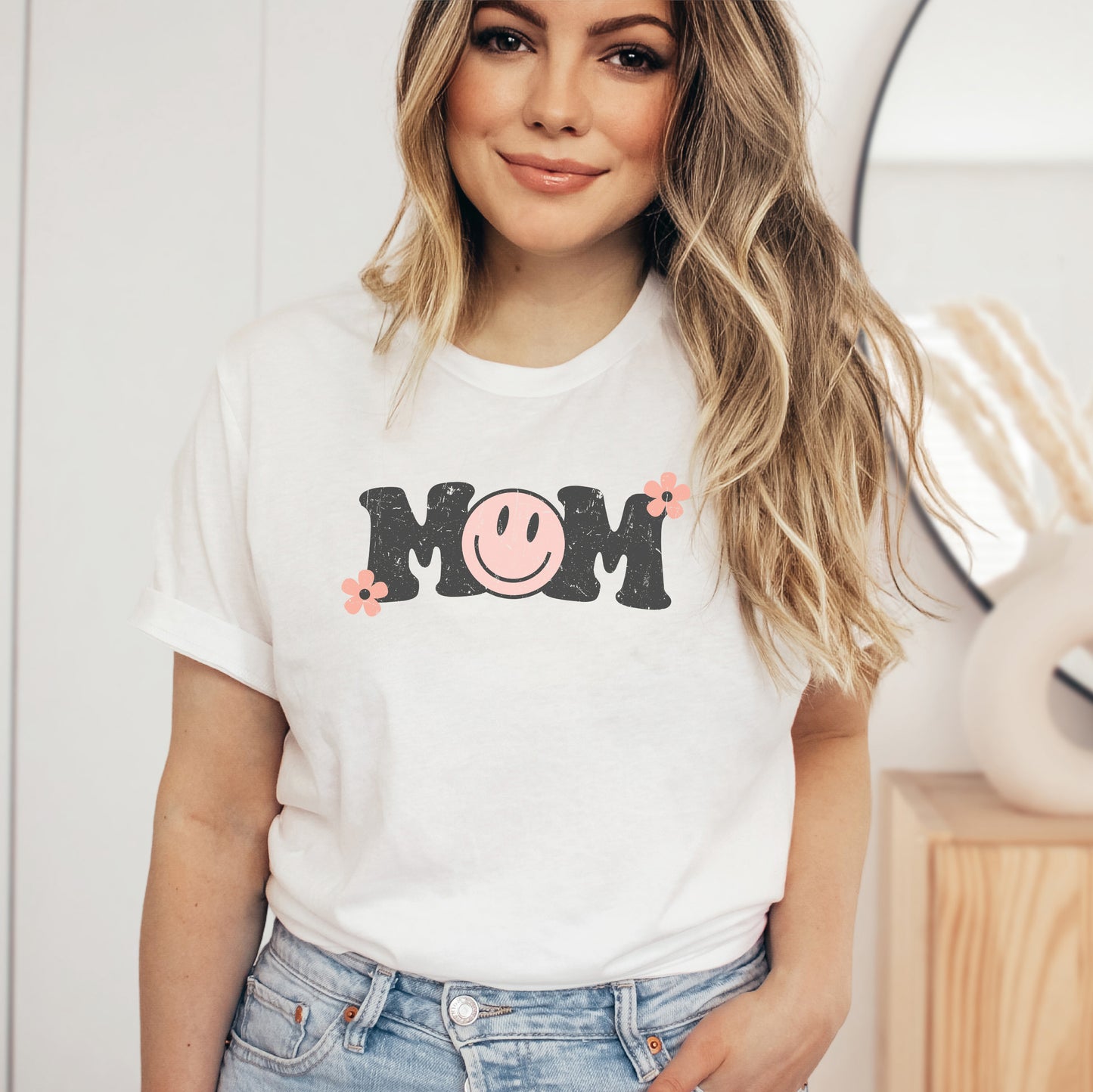 Mom Retro Grunge | Short Sleeve Graphic Tee