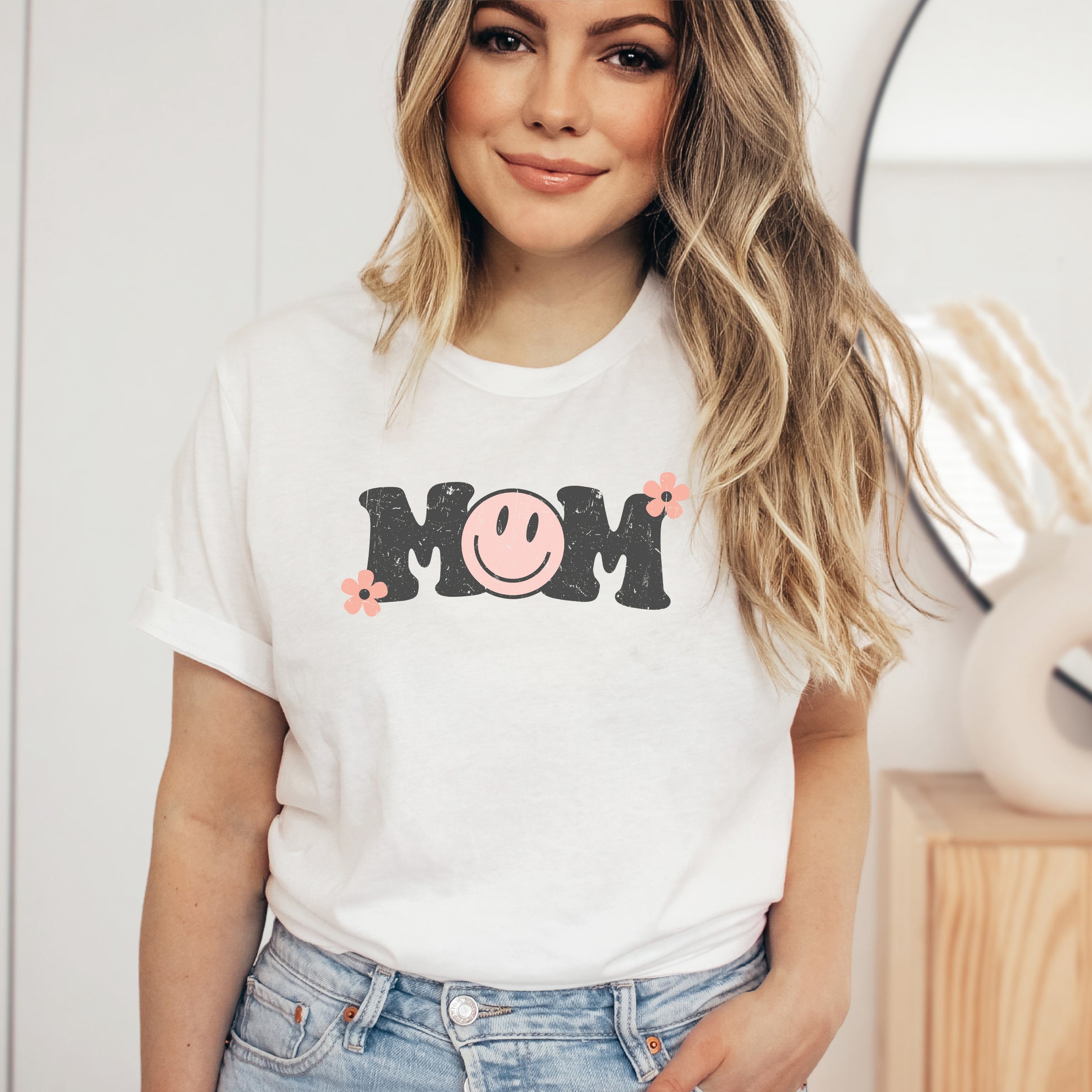 Mom Retro Grunge | Short Sleeve Graphic Tee