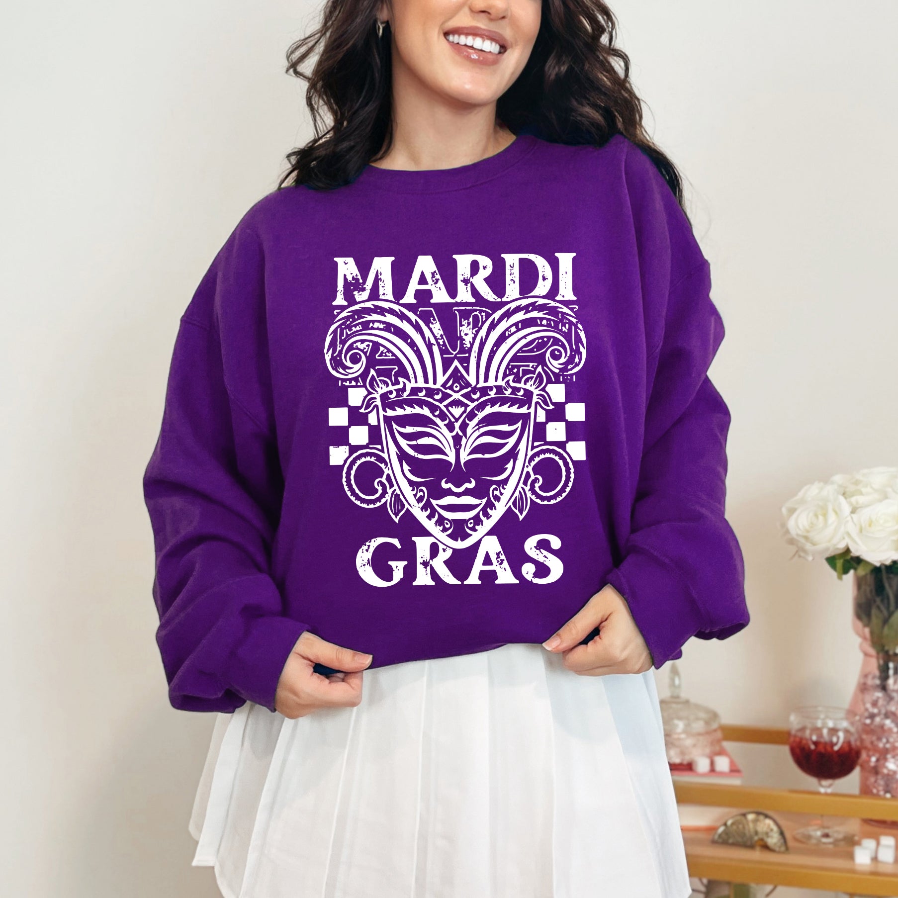 Mardi Gras Mask Distressed | Sweatshirt