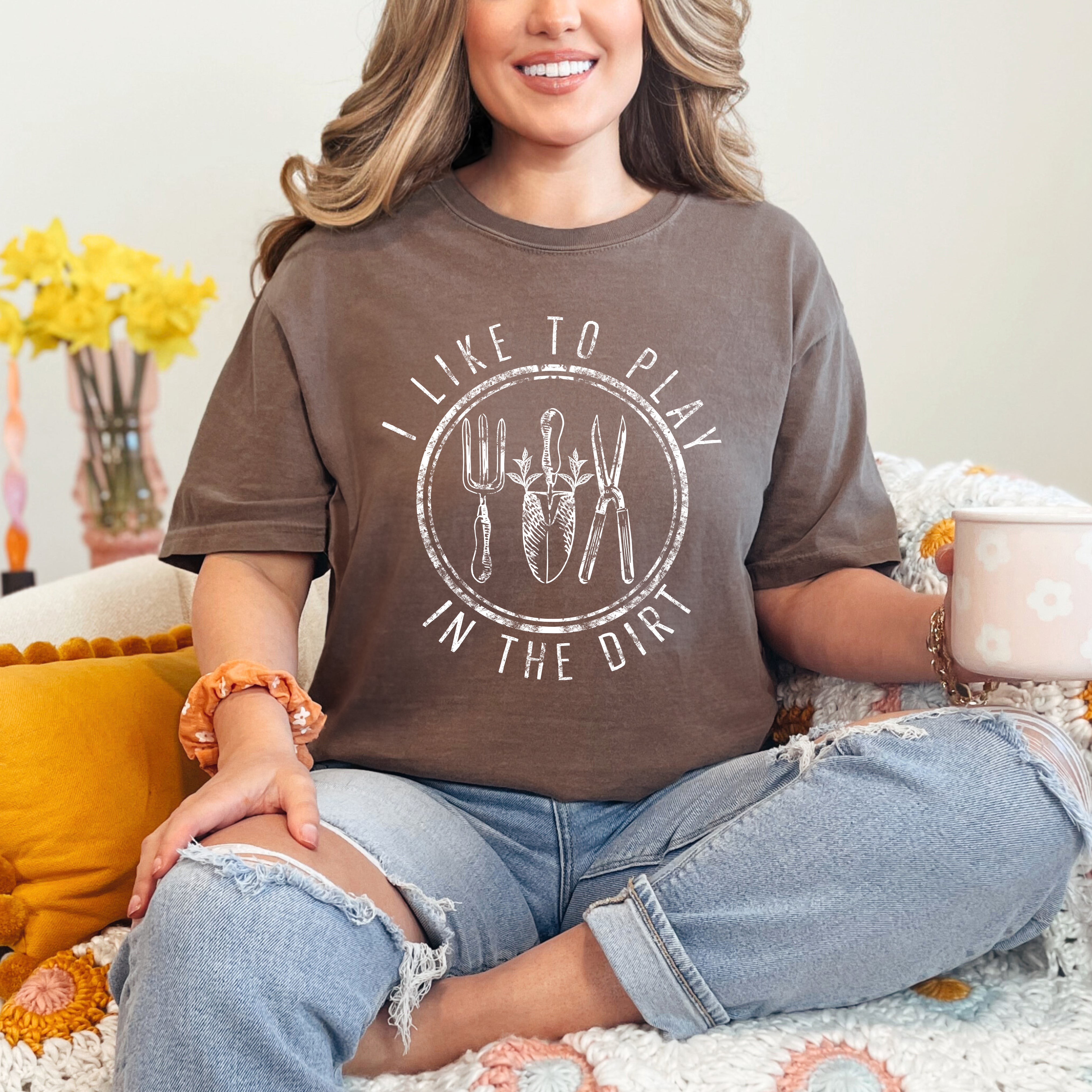 I Like To Play In The Dirt | Garment Dyed Short Sleeve Tee