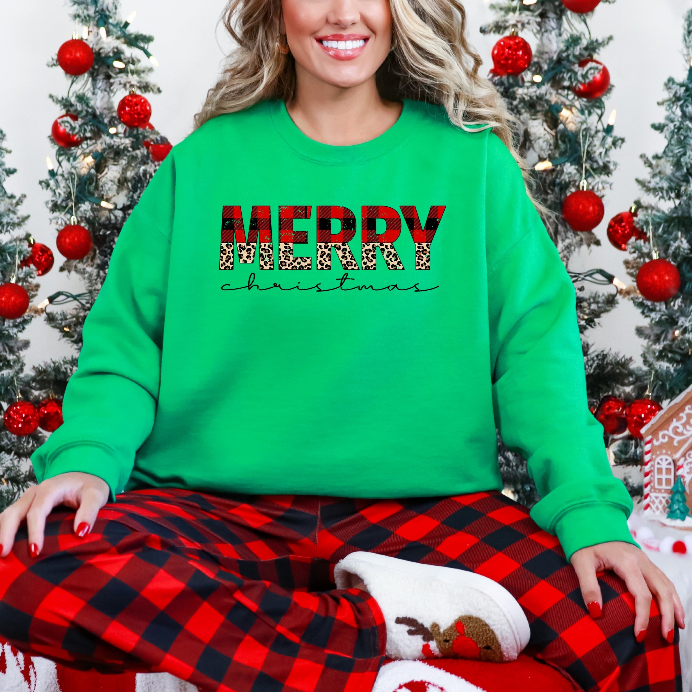 Buffalo Plaid Merry Christmas - Women's Graphic Sweatshirt