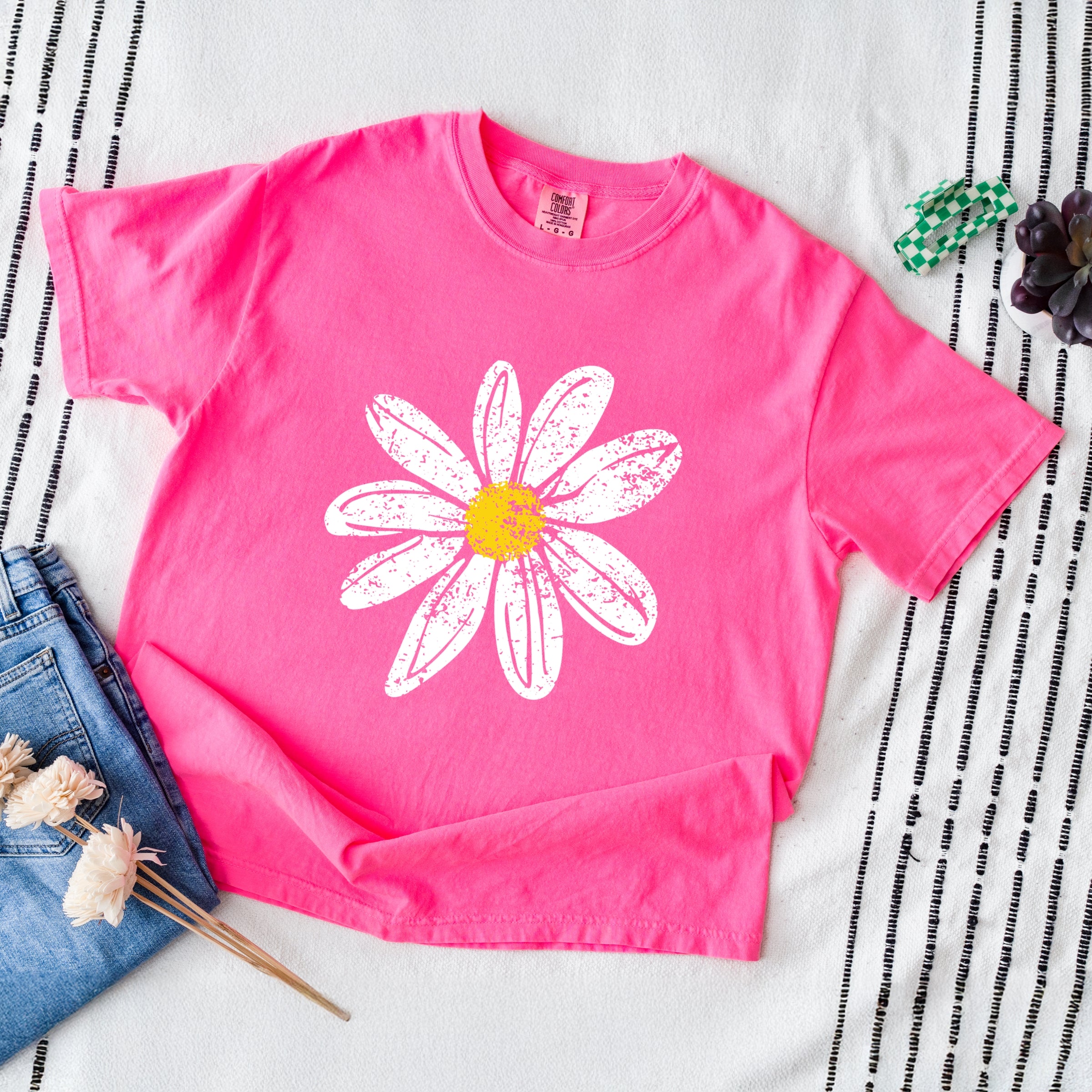 Daisy Distressed - Women's Garment Dyed Graphic T-Shirt