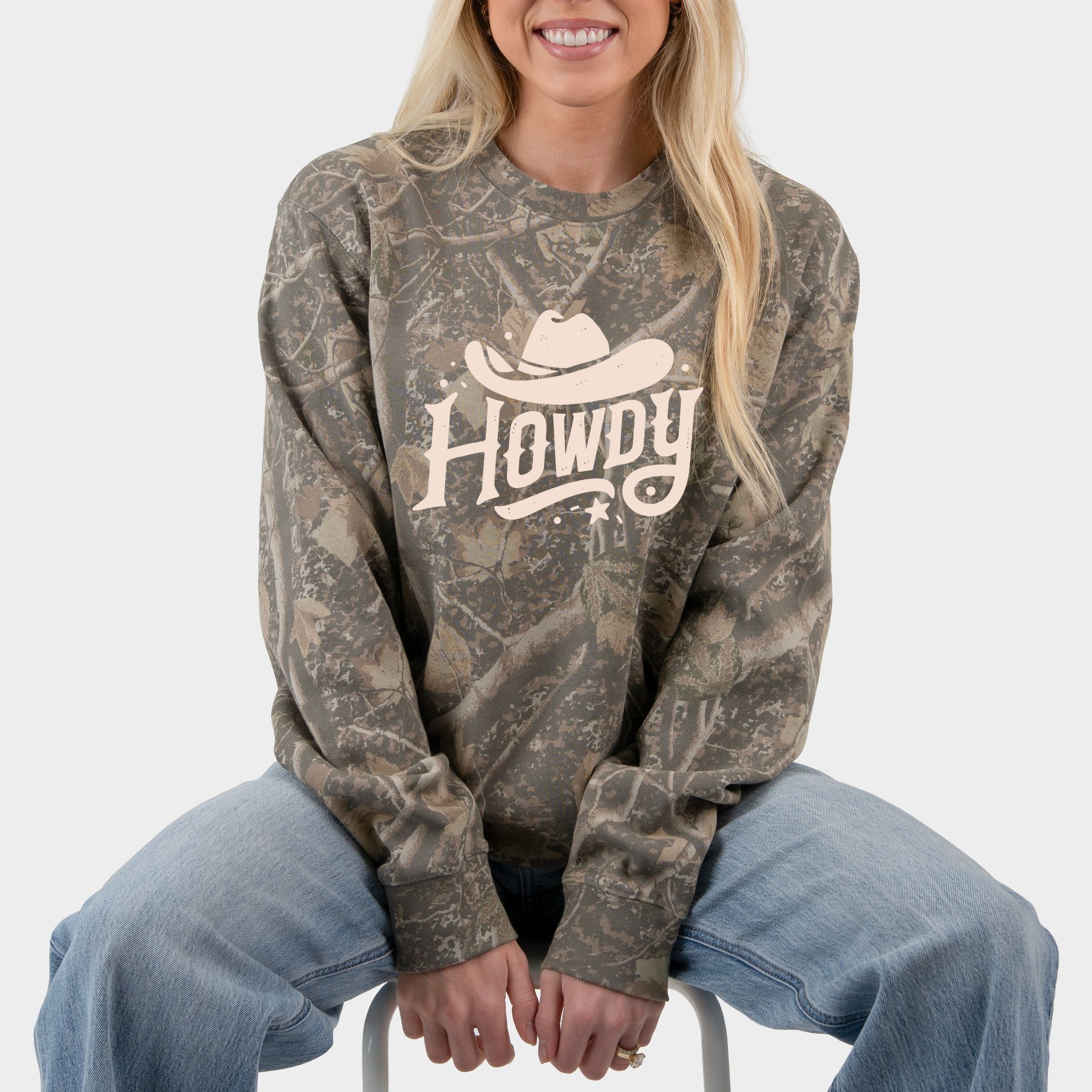 Howdy Western Hat - Women's Heavyweight Camo Sweatshirt