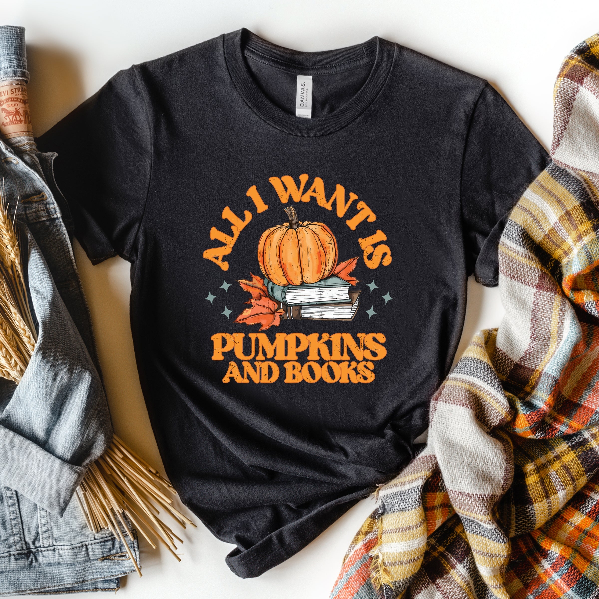 All I Want Is Pumpkins And Books - Women's Short Sleeve Graphic T-Shirt