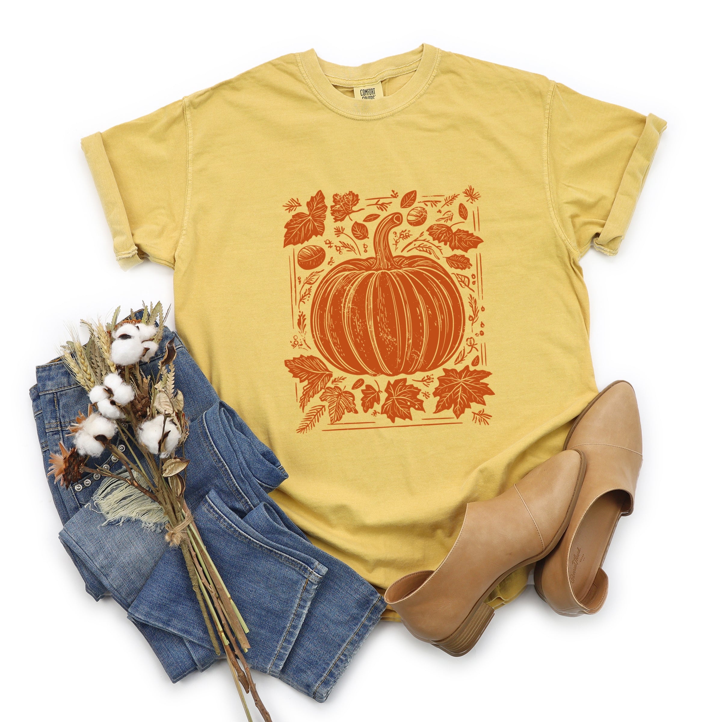 Pumpkin With Leaves Distressed - Women's Garment Dyed Graphic T-Shirt