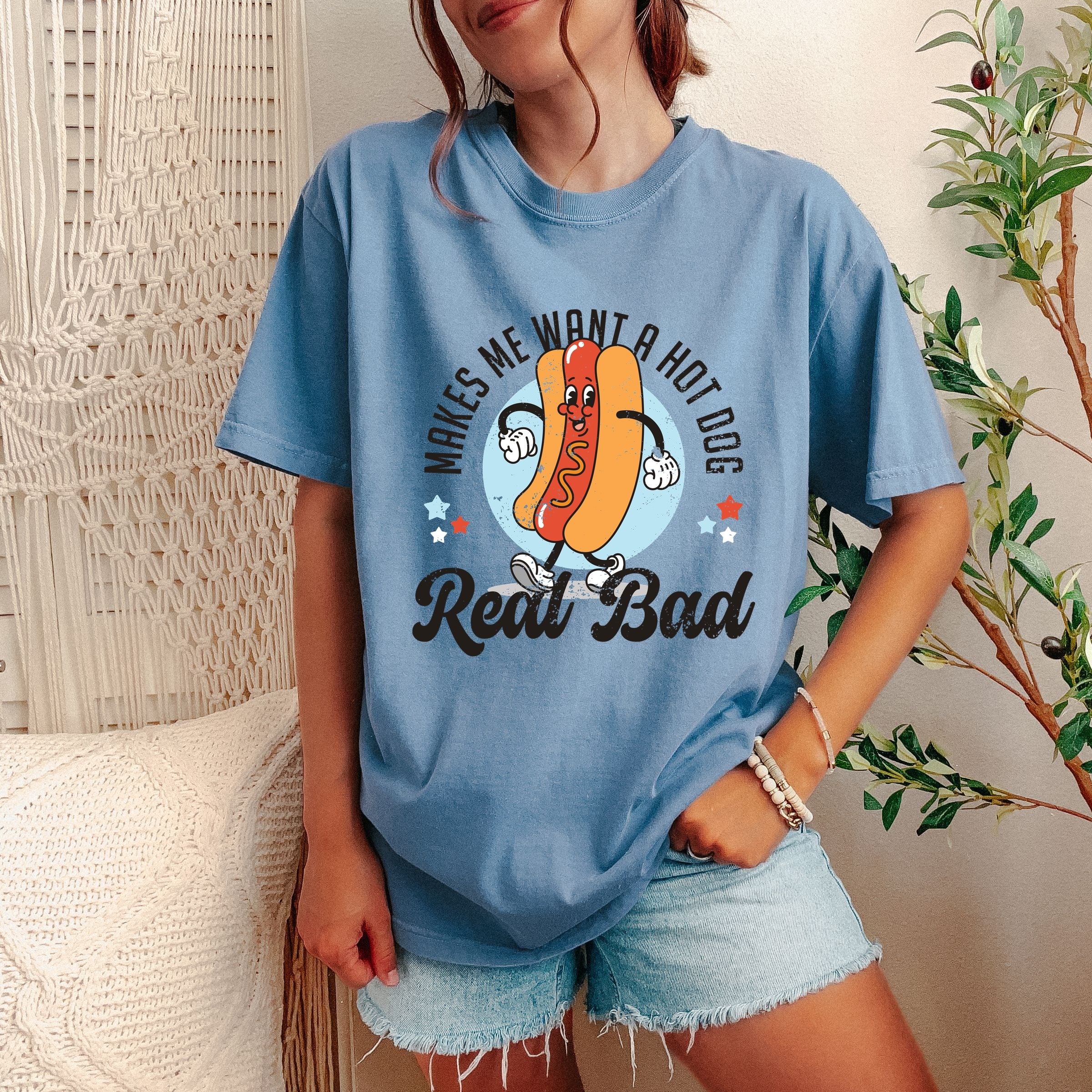 Makes Me Wants A Hot Dog Real Bad Cartoon - Women's Garment Dyed Graphic T-Shirt