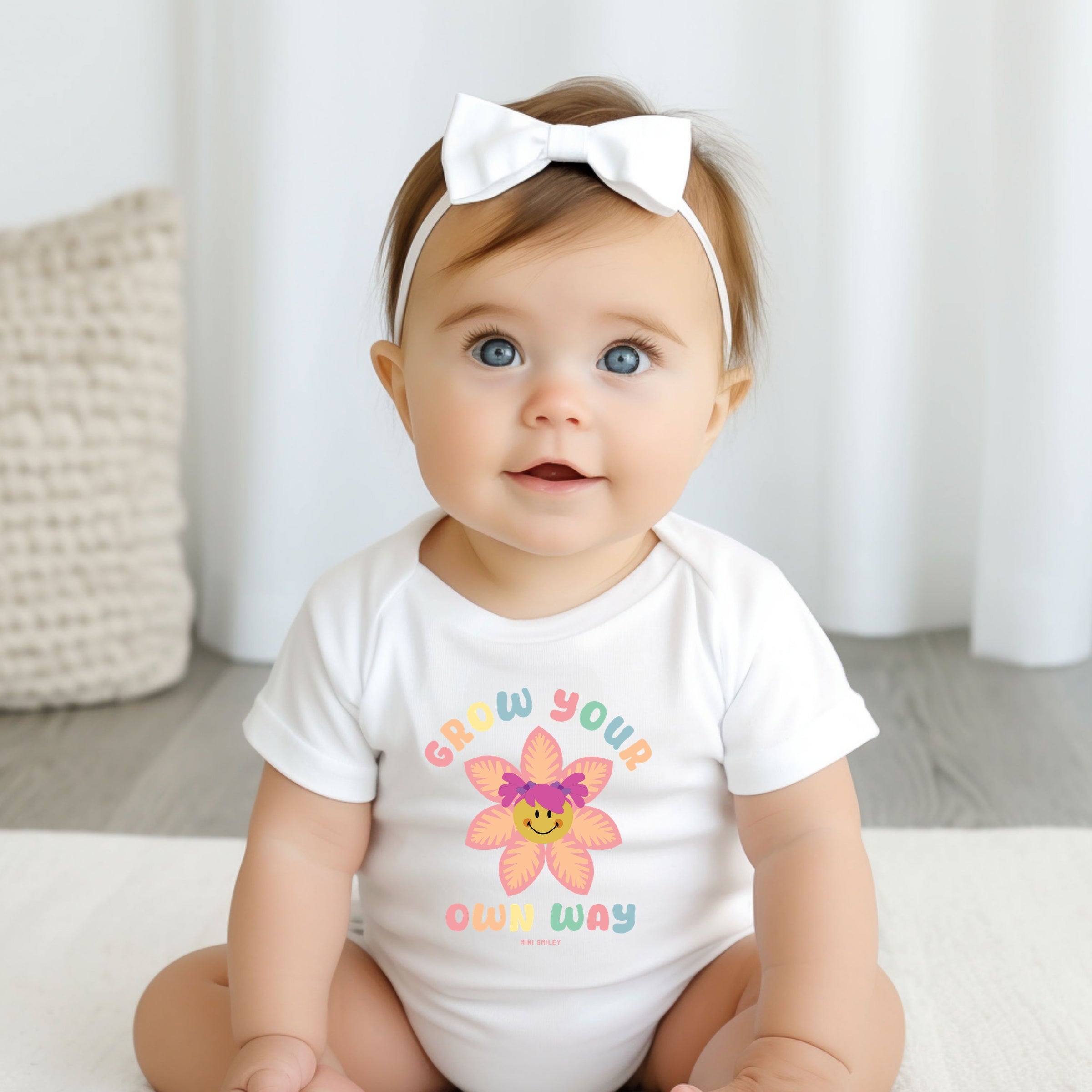 Mini Smiley Grow Your Own Way - Baby Short Sleeve Graphic Bodysuit