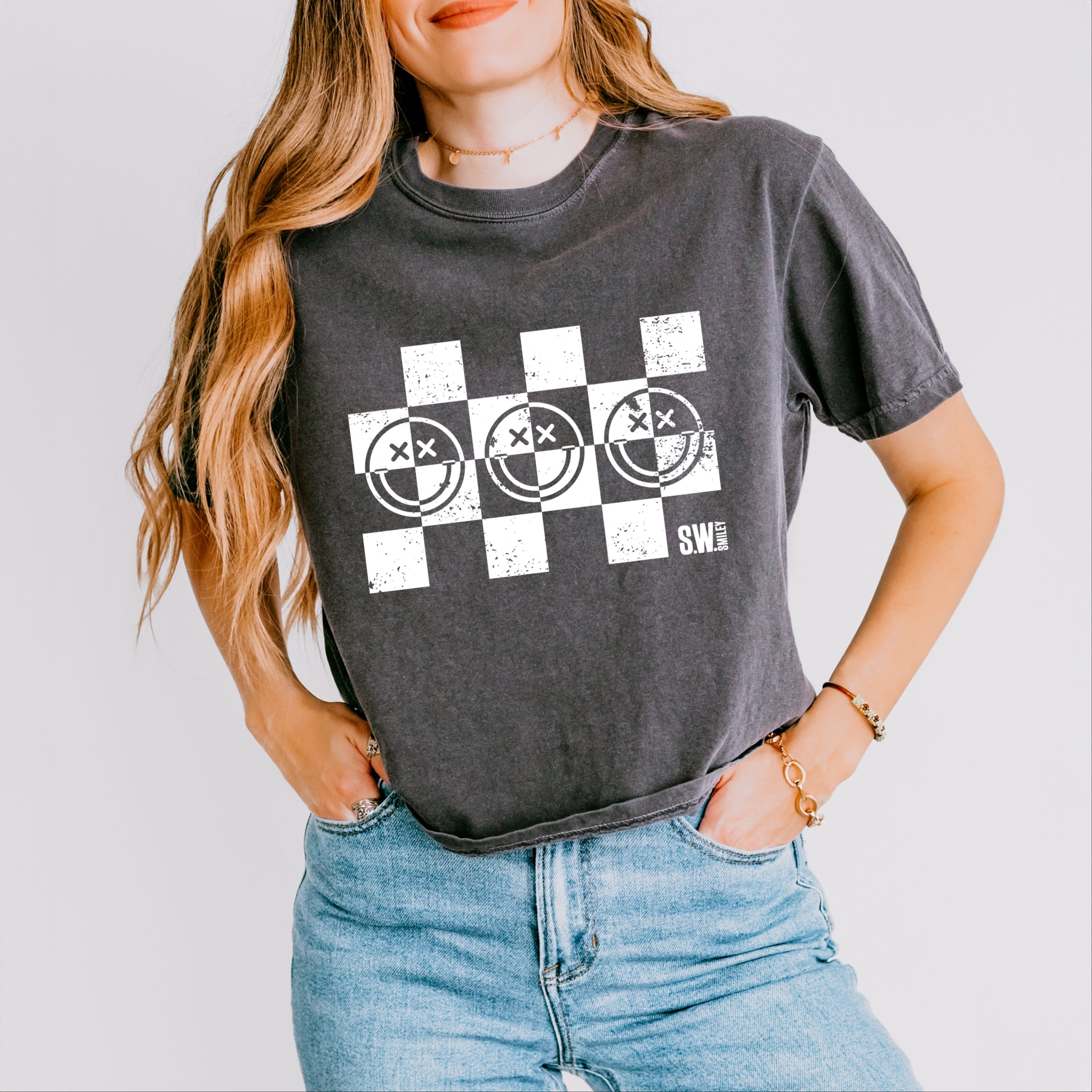 S.W.Smiley Checkered X Face - Women's Boxy Crop Top Graphic T-Shirt