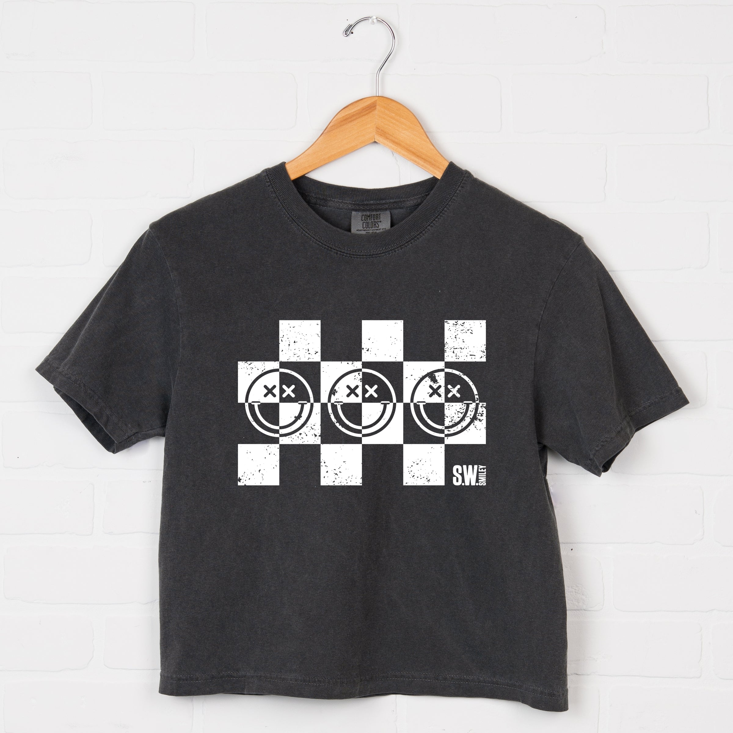 S.W.Smiley Checkered X Face - Women's Boxy Crop Top Graphic T-Shirt