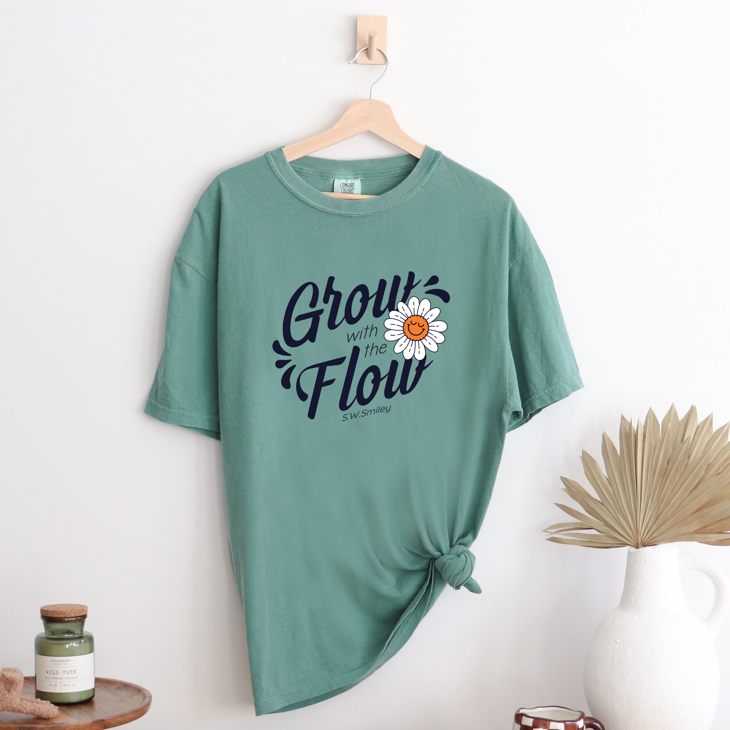 S.W.Smiley Grow With The Flow Flower - Women's Garment Dyed Graphic T-Shirt