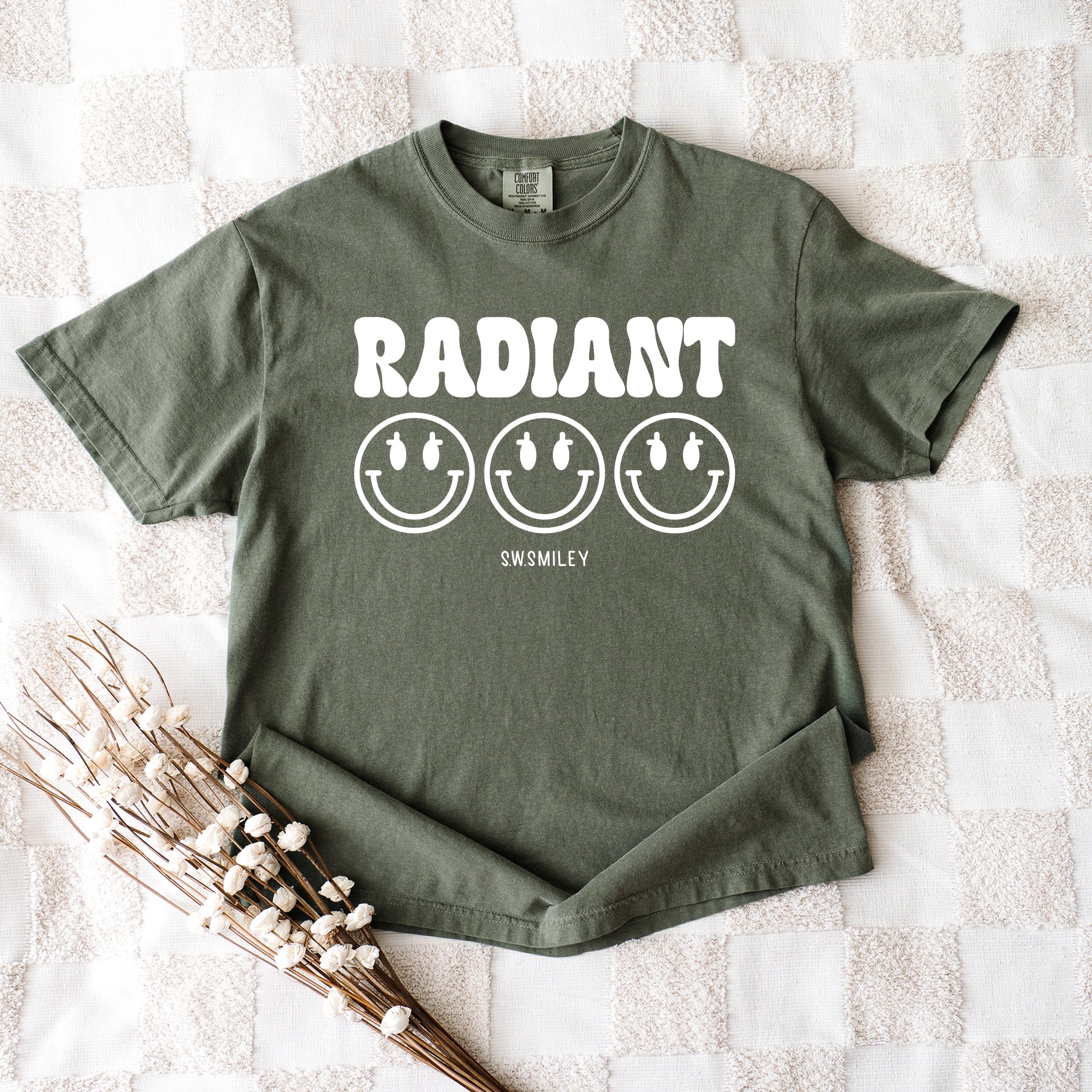 S.W.Smiley Radiant Groovy Outline - Women's Garment Dyed Graphic T-Shirt