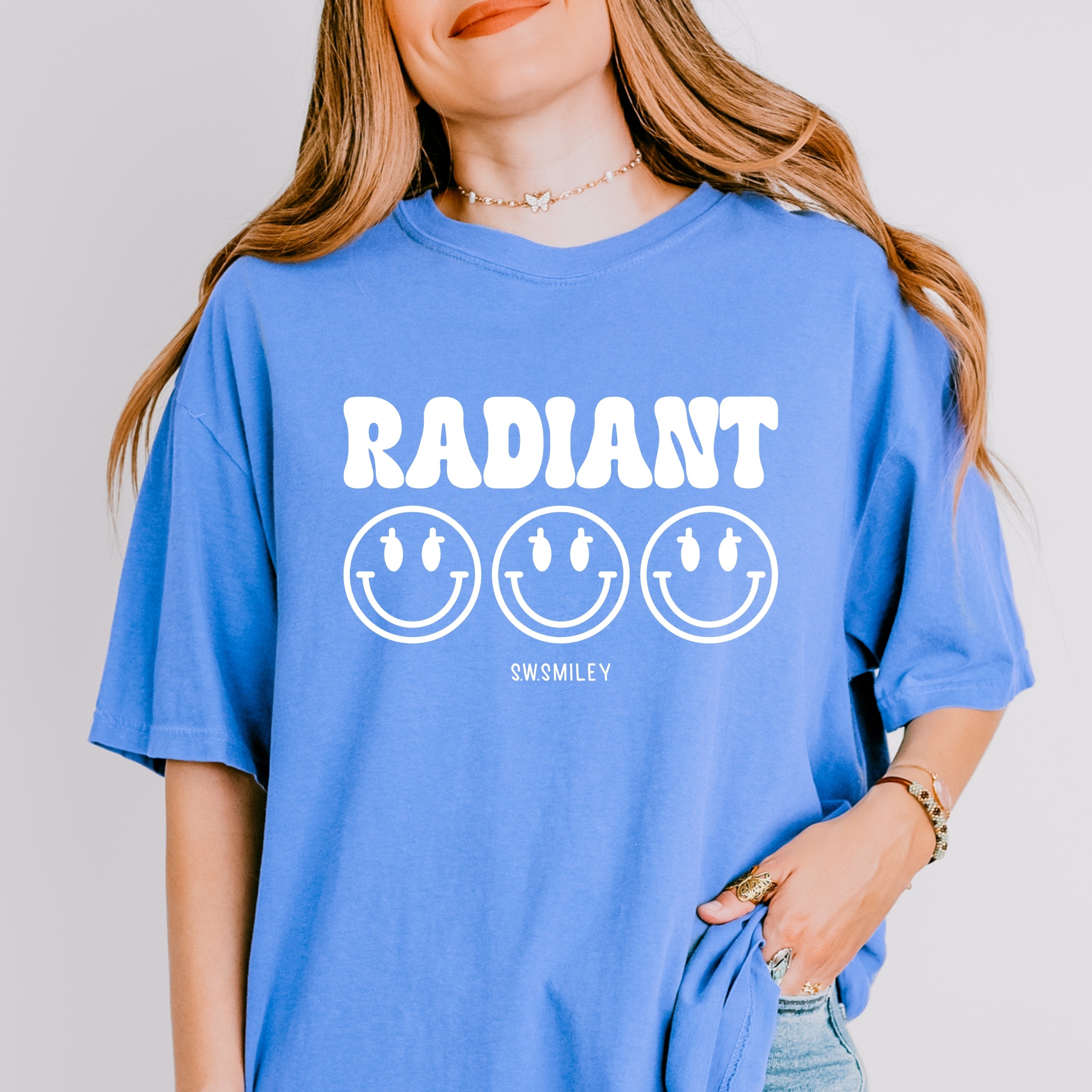 S.W.Smiley Radiant Groovy Outline - Women's Garment Dyed Graphic T-Shirt
