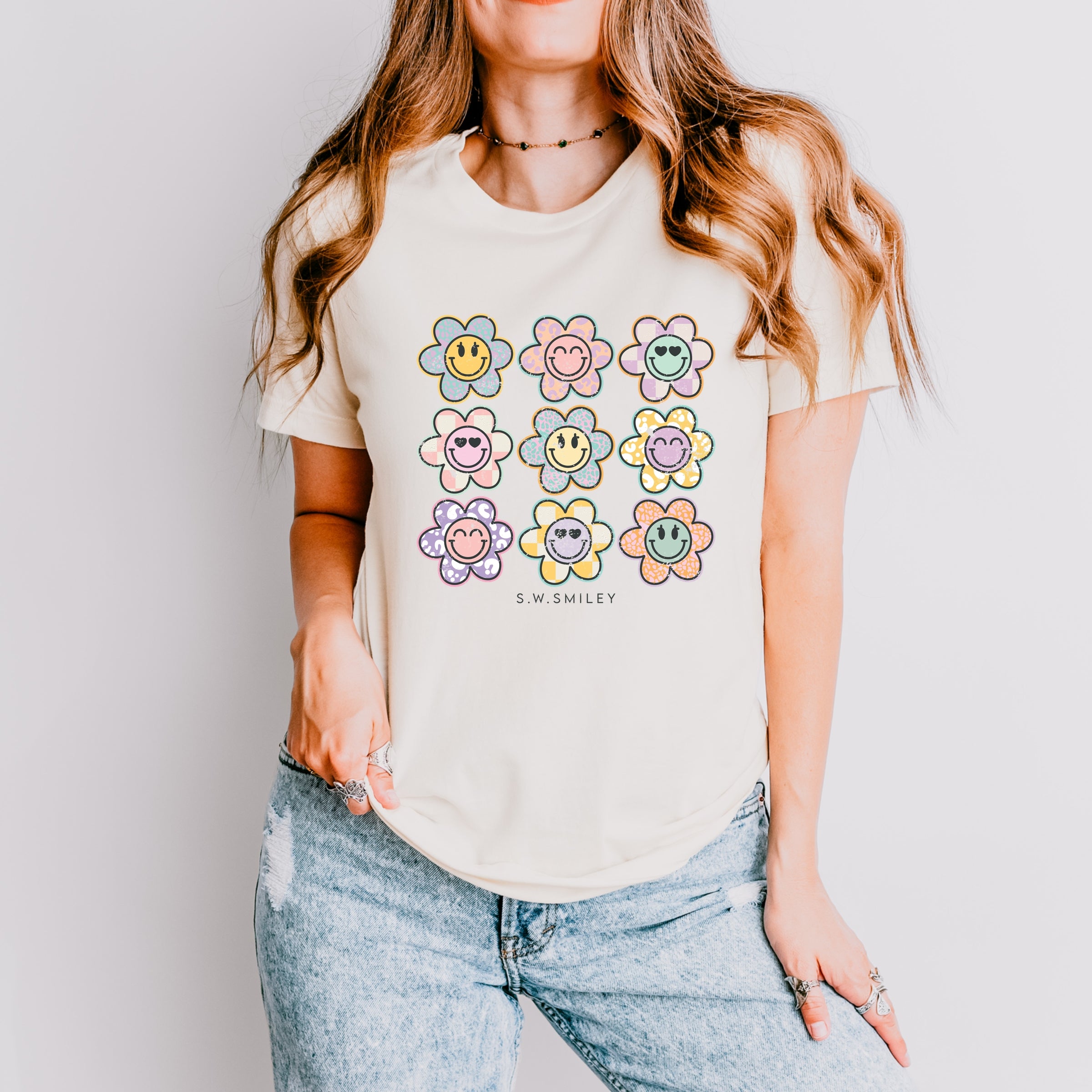 S.W.Smiley Flowers Checkered - Women's Short Sleeve Graphic T-Shirt