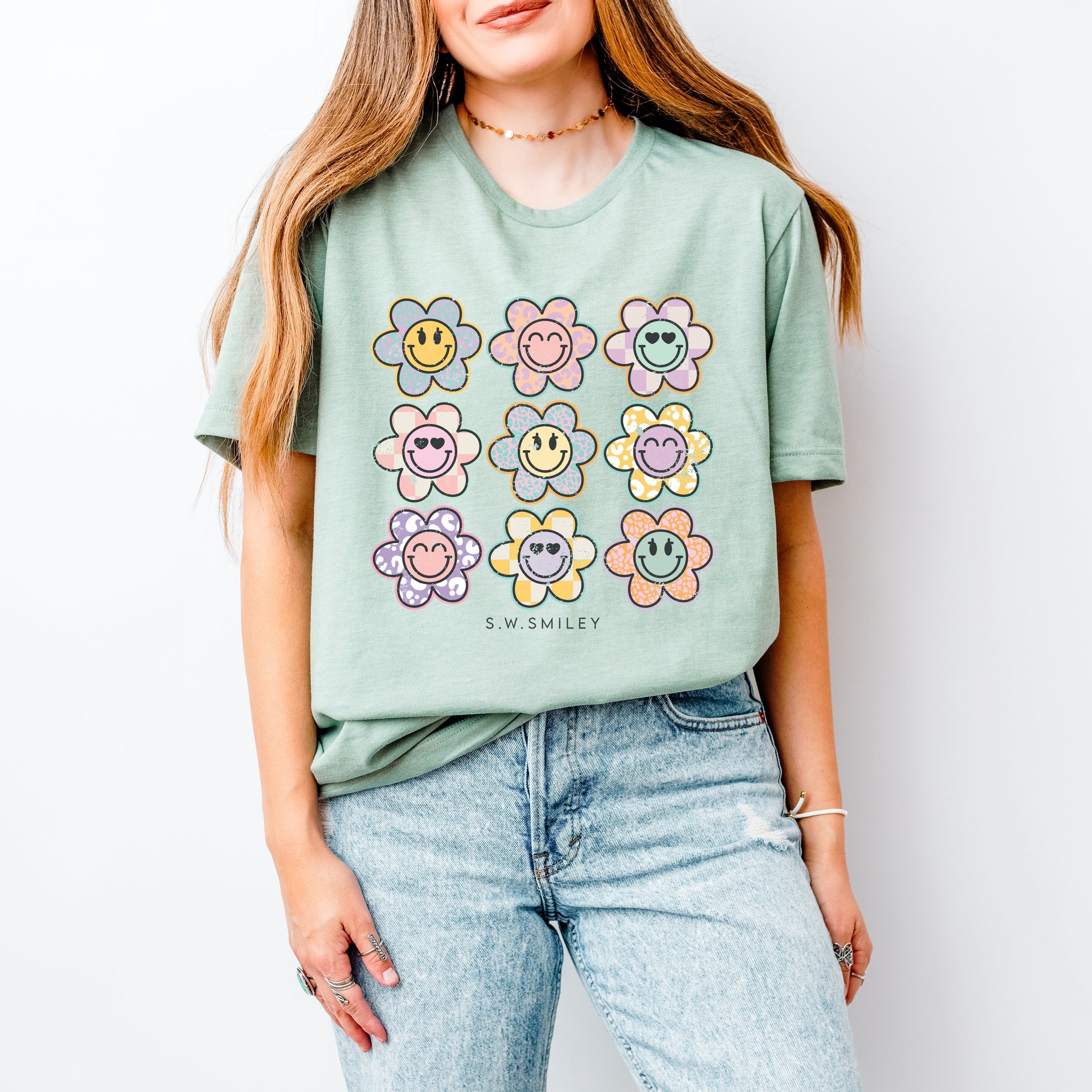 S.W.Smiley Flowers Checkered - Women's Short Sleeve Graphic T-Shirt