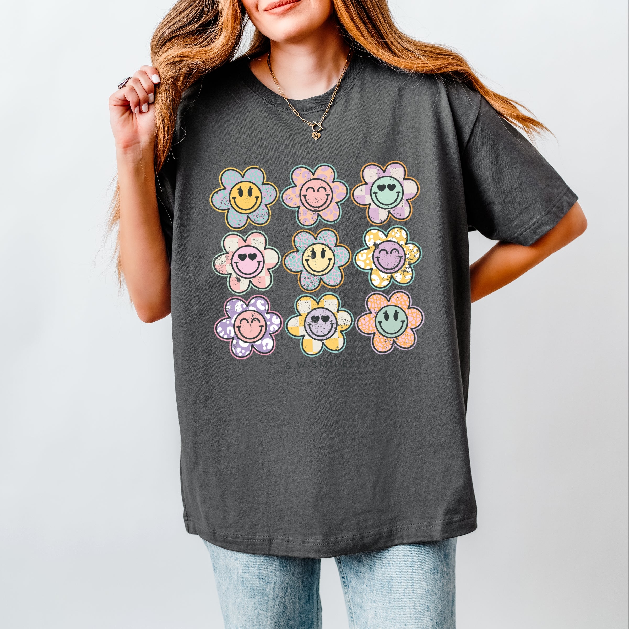 S.W.Smiley Flowers Checkered - Women's Heavyweight Graphic T-Shirt