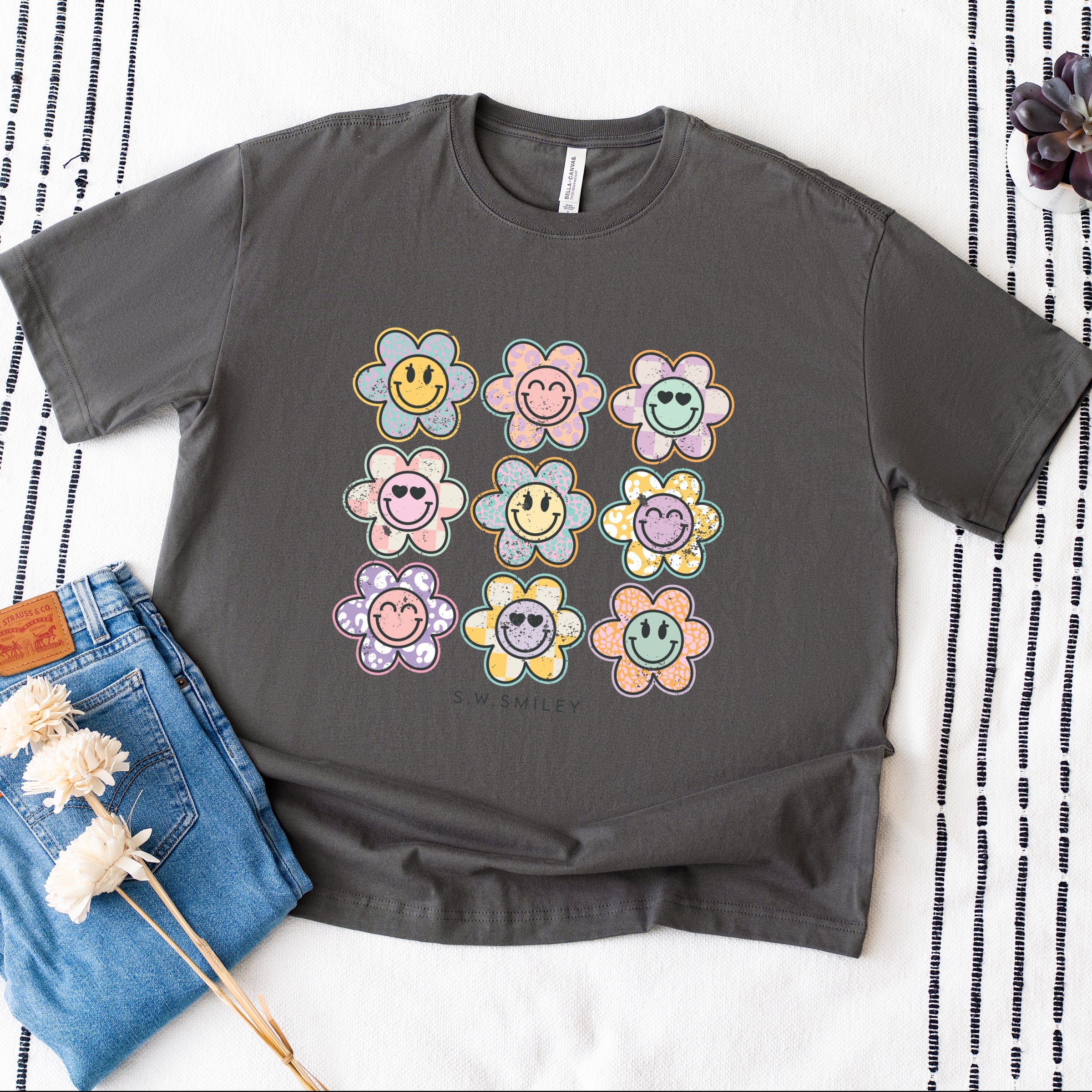 S.W.Smiley Flowers Checkered - Women's Heavyweight Graphic T-Shirt