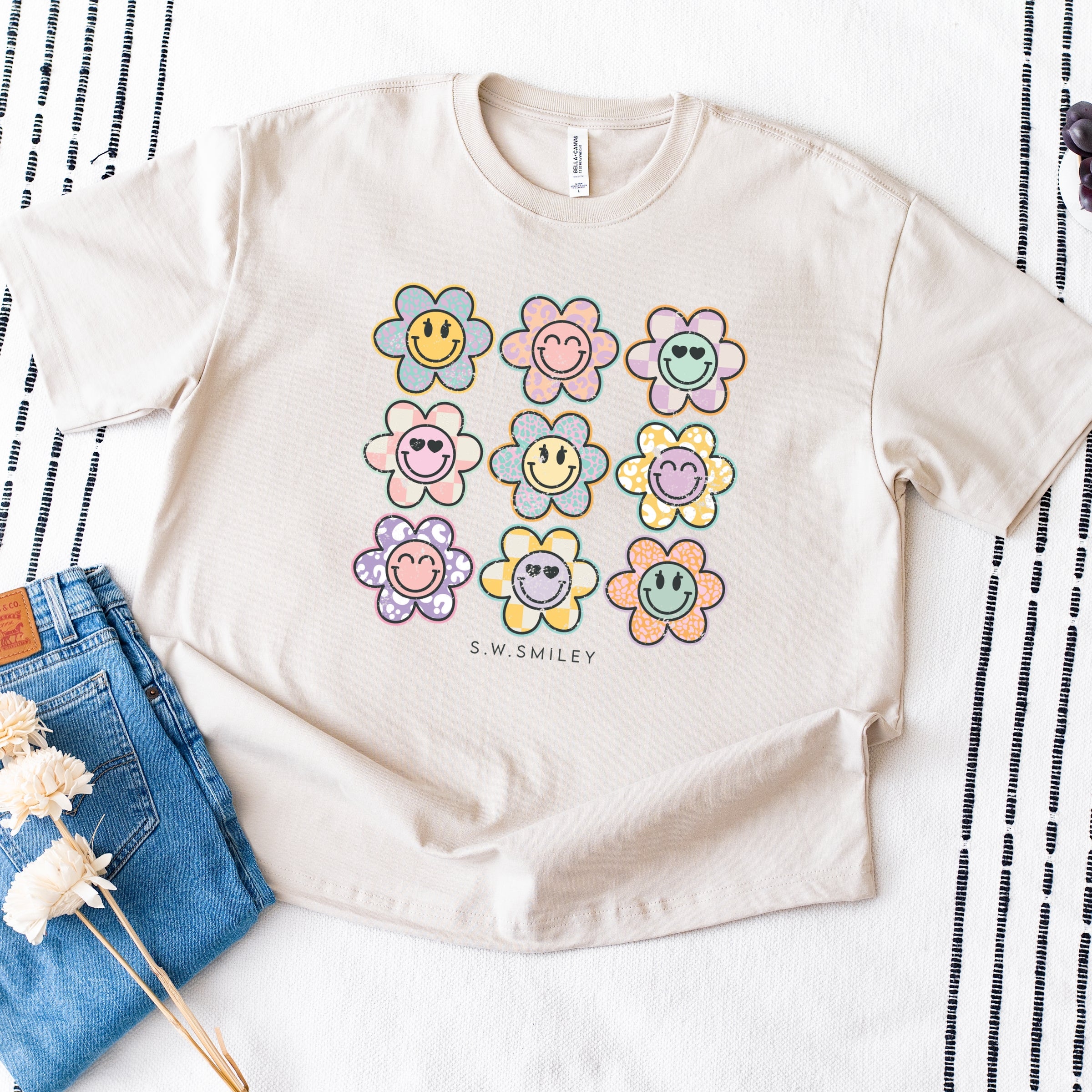 S.W.Smiley Flowers Checkered - Women's Heavyweight Graphic T-Shirt