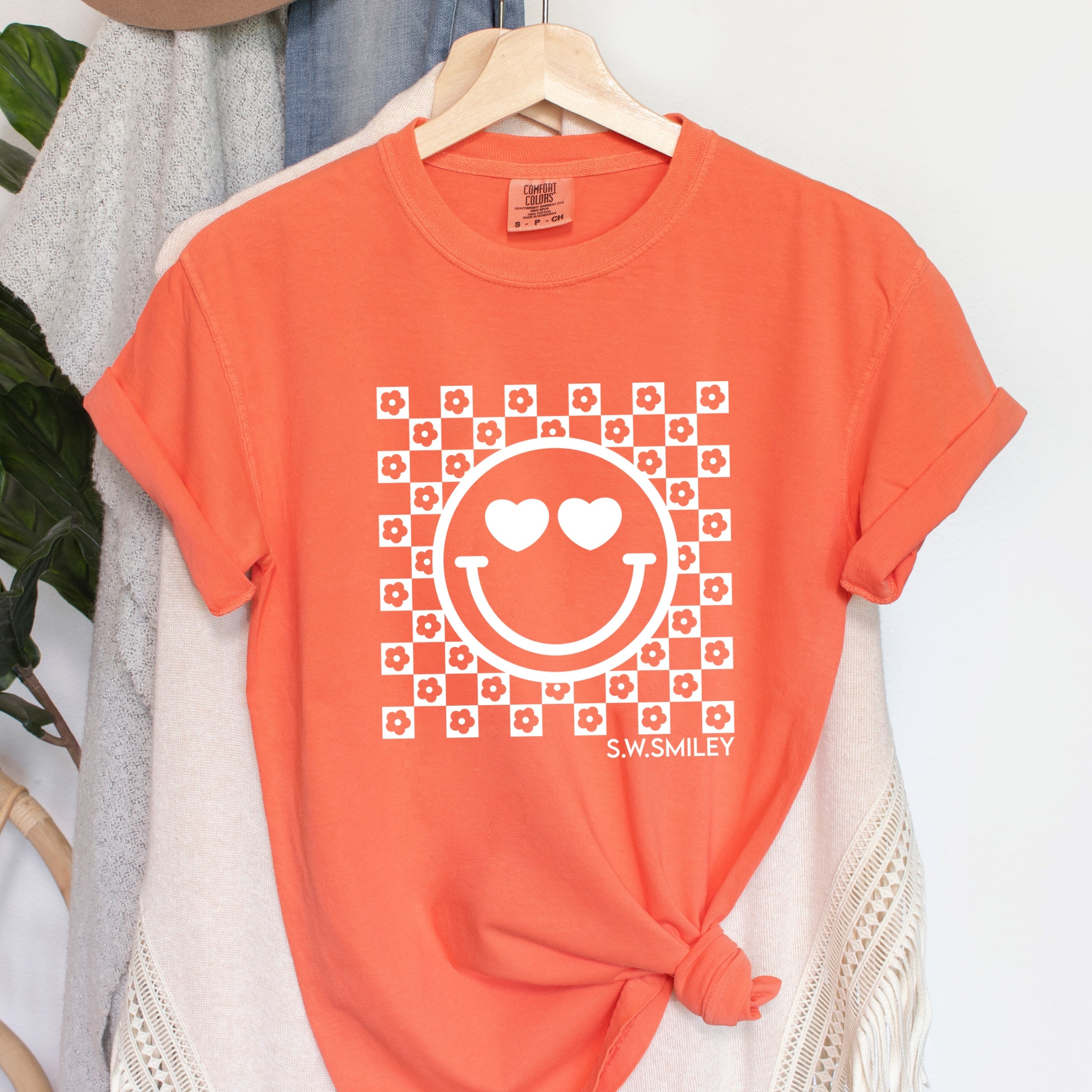 S.W.Smiley Checkered Floral Outline - Women's Garment Dyed Graphic T-Shirt