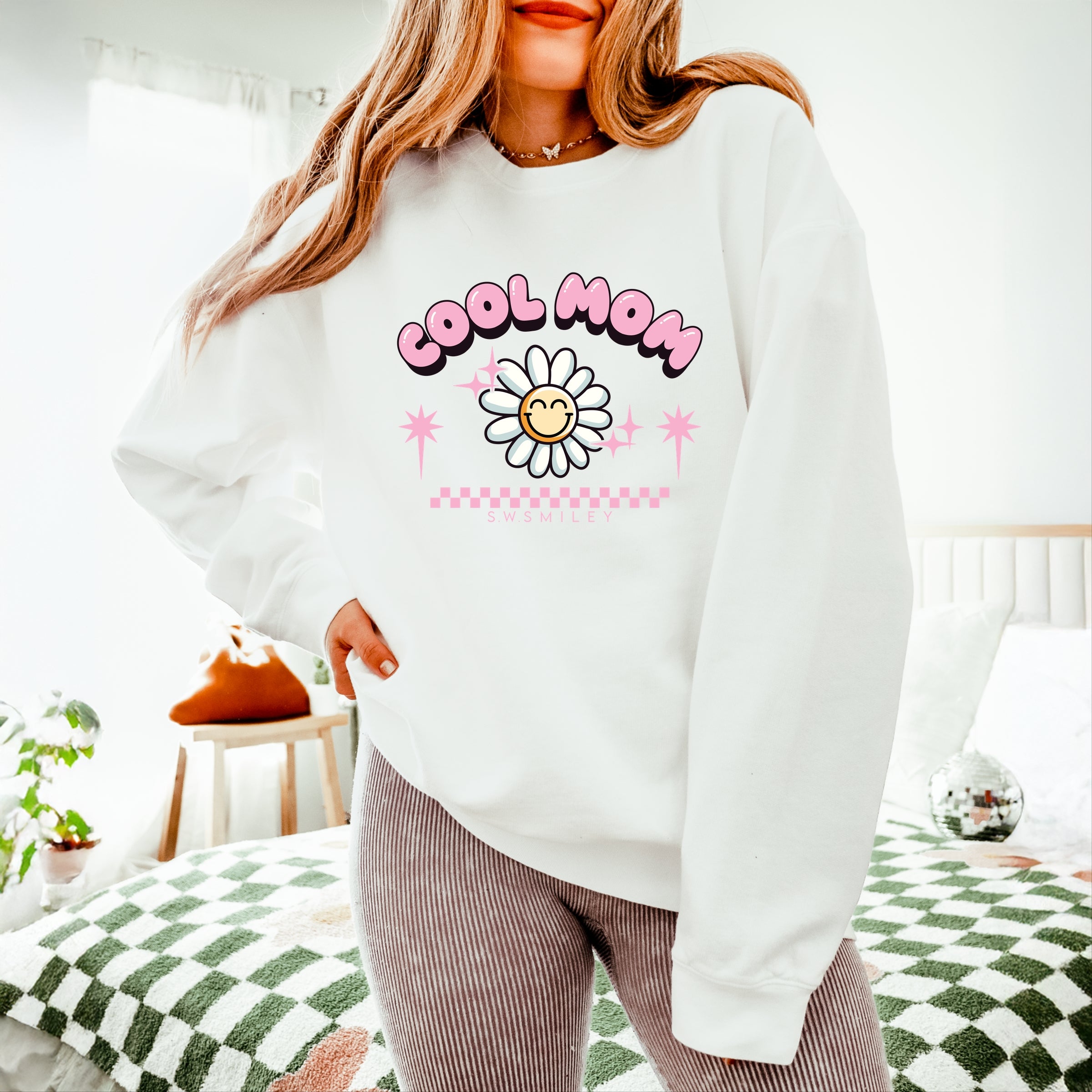 S.W.Smiley Cool Mom Flower - Womens Lightweight Garment Dyed Sweatshirt