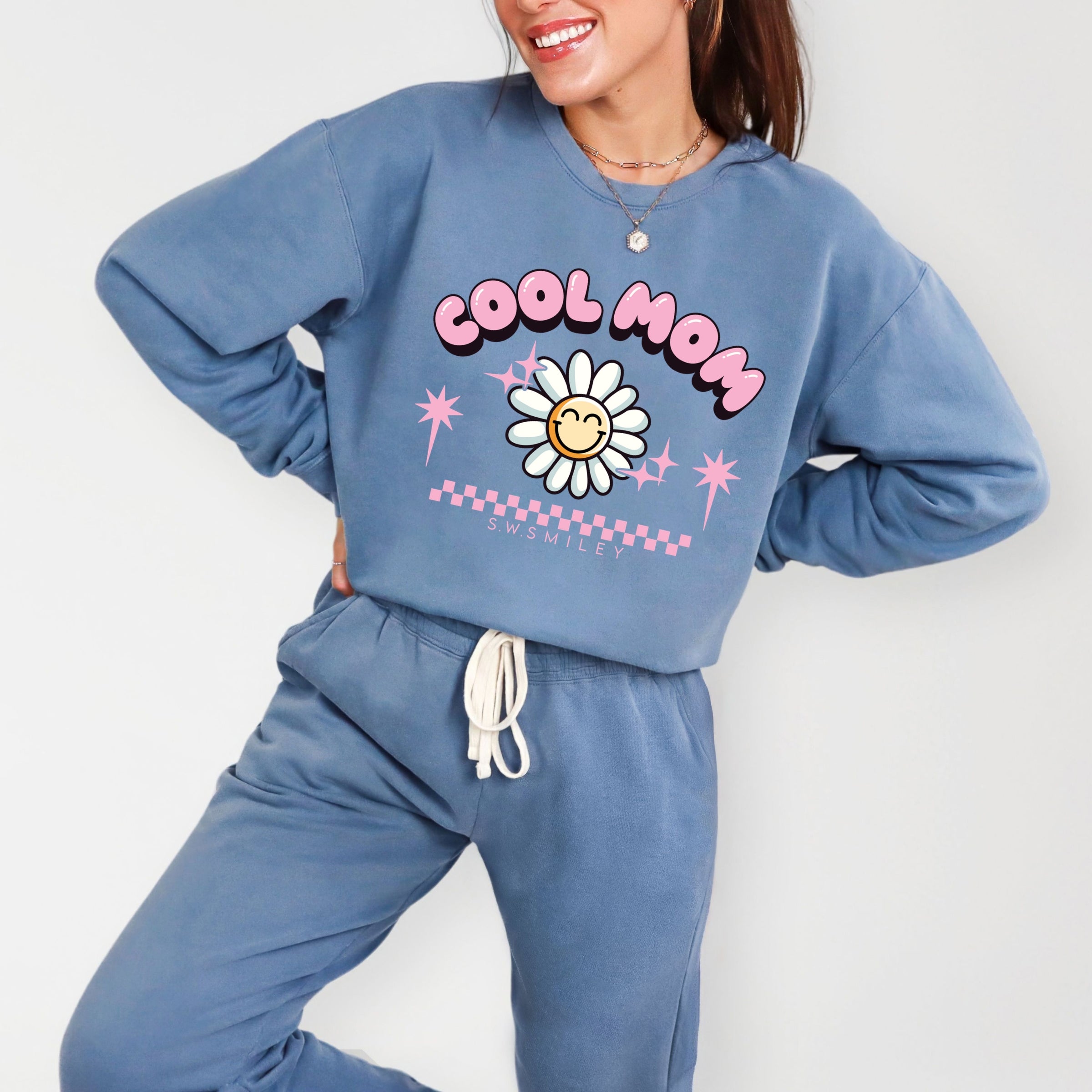 S.W.Smiley Cool Mom Flower - Womens Lightweight Garment Dyed Sweatshirt