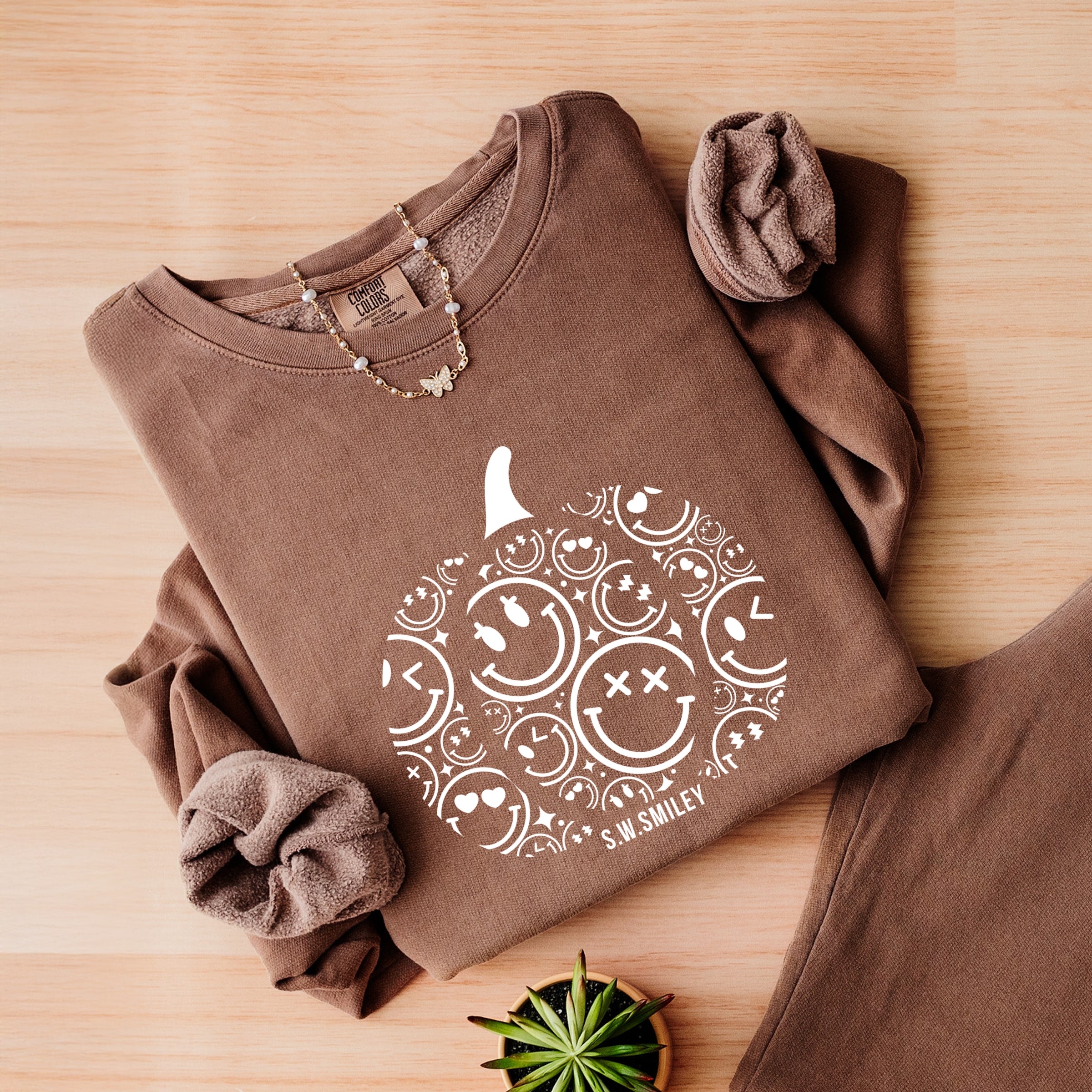 S.W.Smiley Pumpkin Outline - Lightweight Garment Dyed Sweatshirt