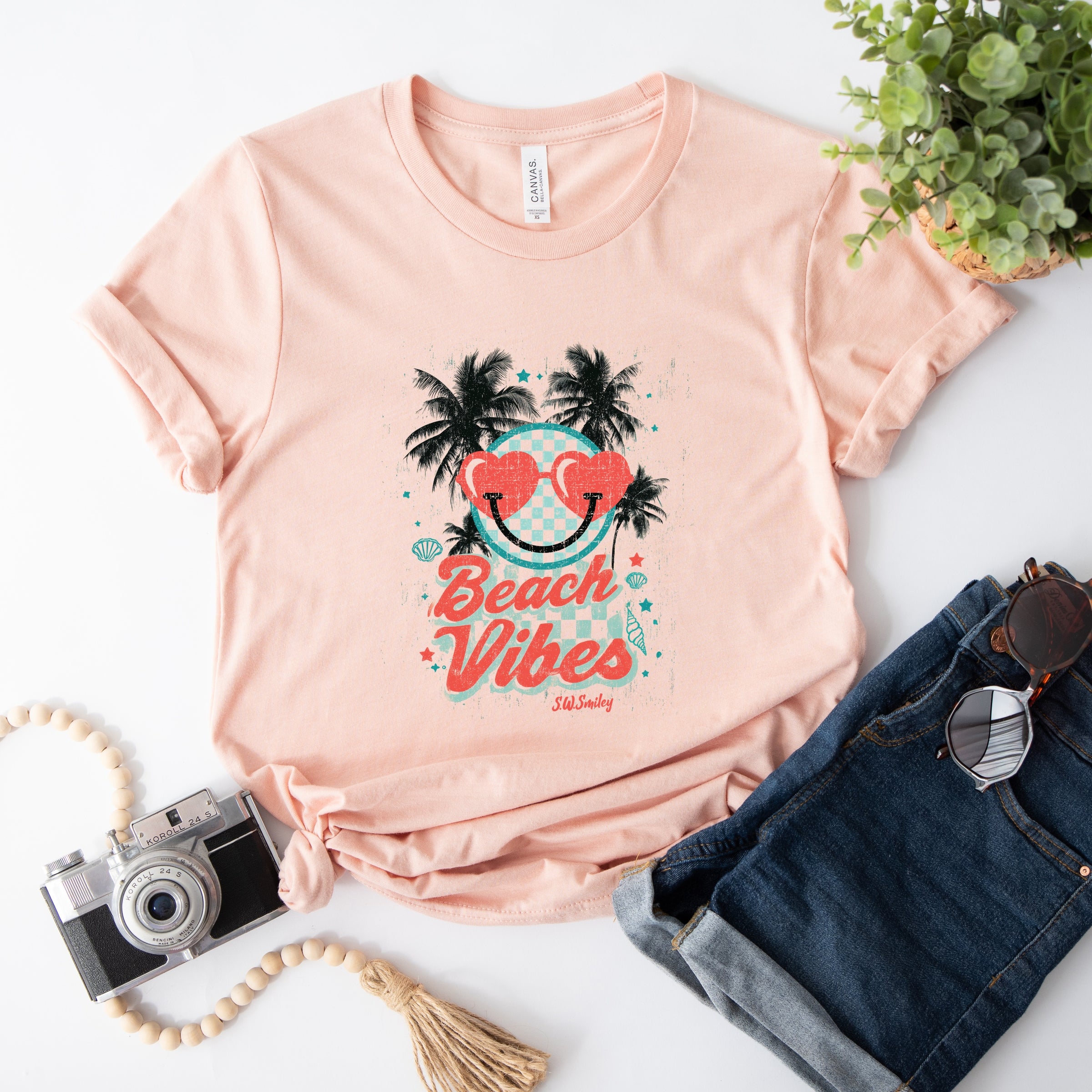 S.W.Smiley Beach Vibes - Women's Short Sleeve Tee