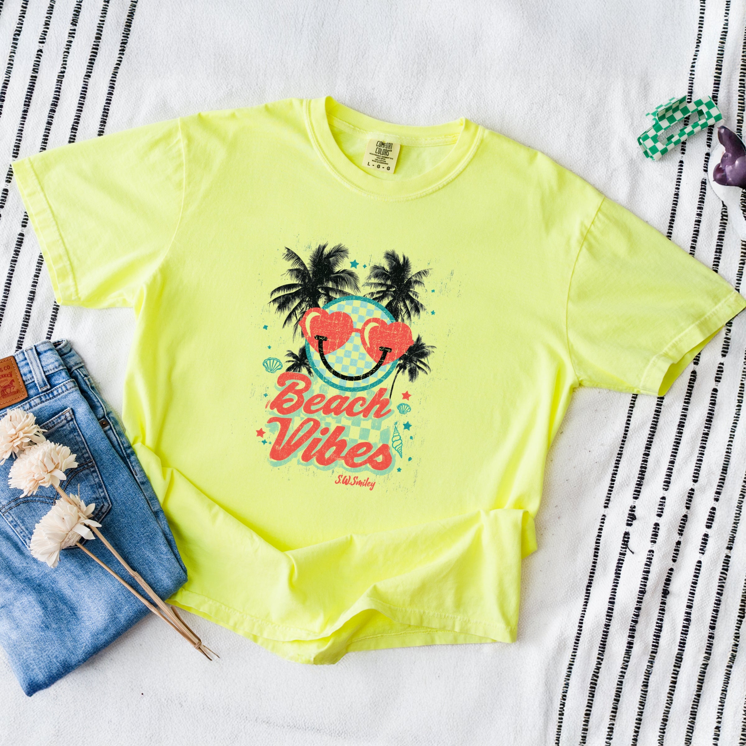 S.W.Smiley Beach Vibes - Women's Garment Dyed Tee