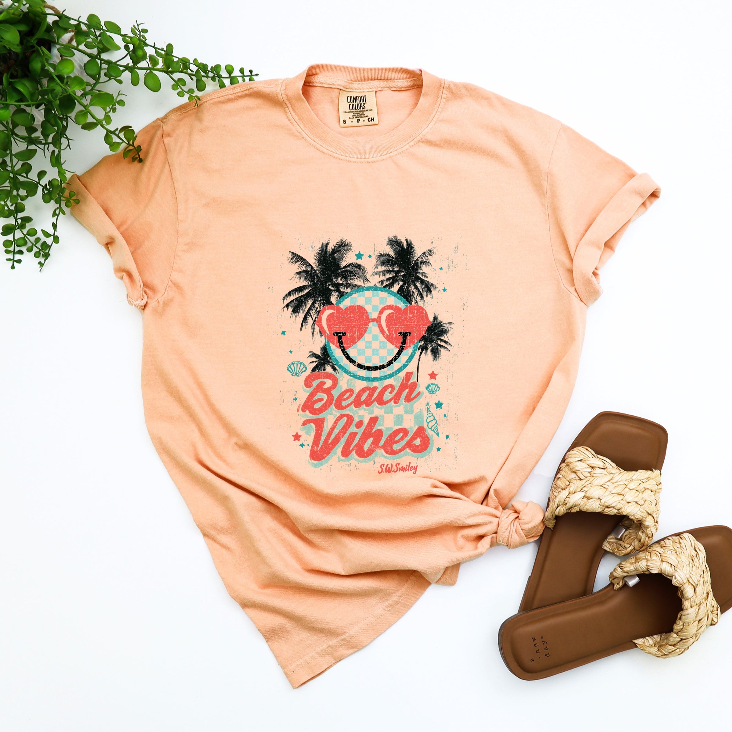 S.W.Smiley Beach Vibes - Women's Garment Dyed Tee
