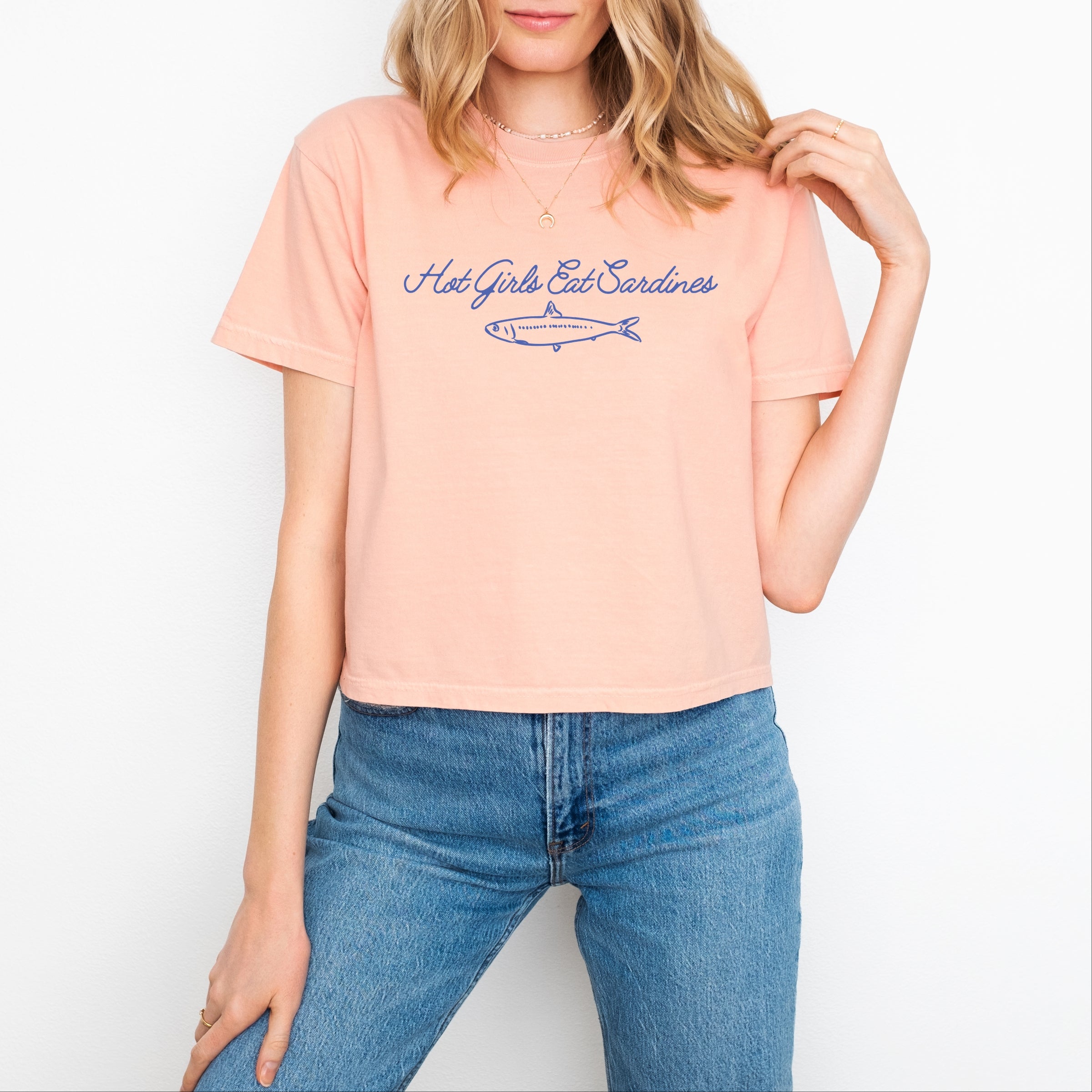 Hot Girls Eat Sardines Cursive - Women's Boxy Crop Top Graphic T-Shirt