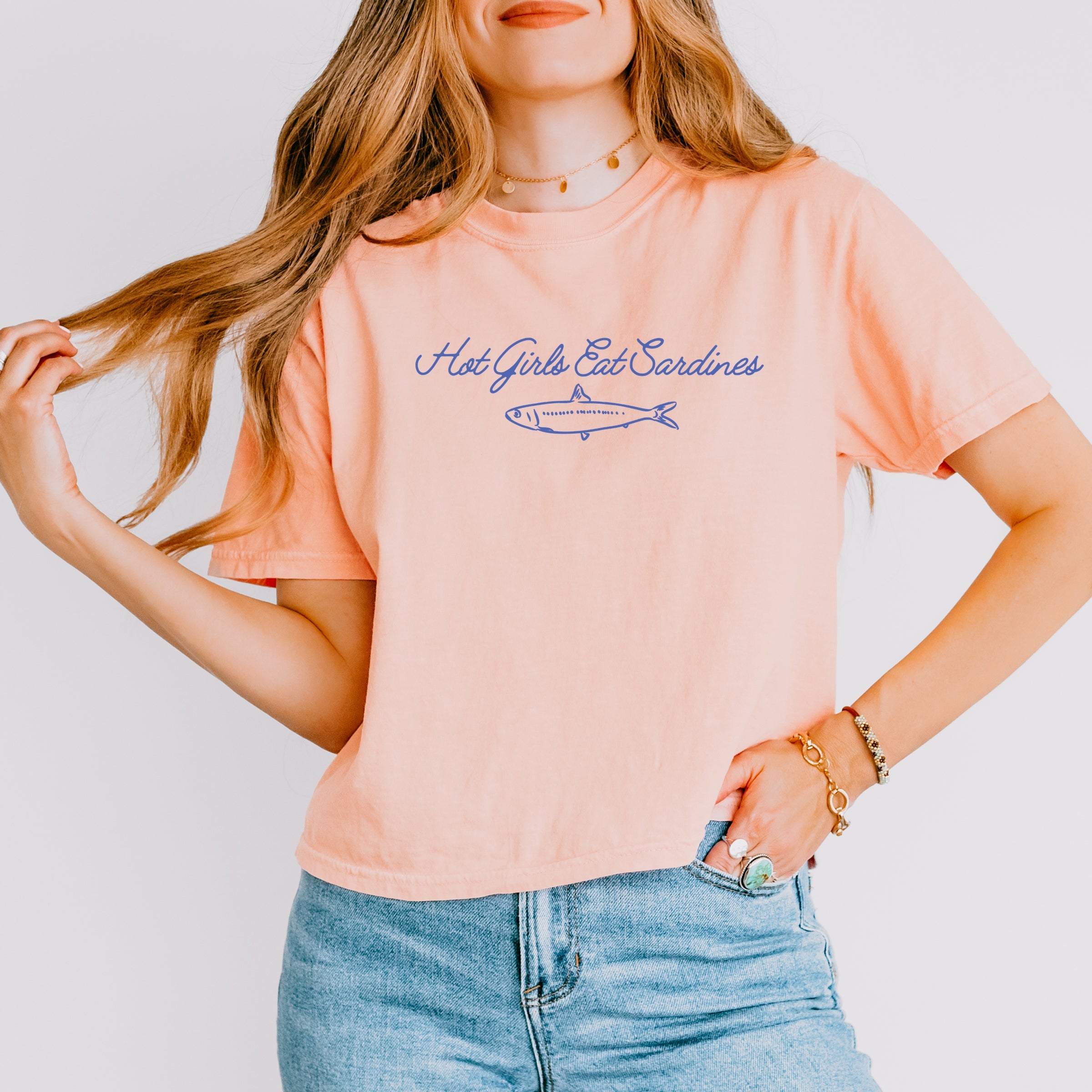 Hot Girls Eat Sardines Cursive - Women's Boxy Crop Top Graphic T-Shirt