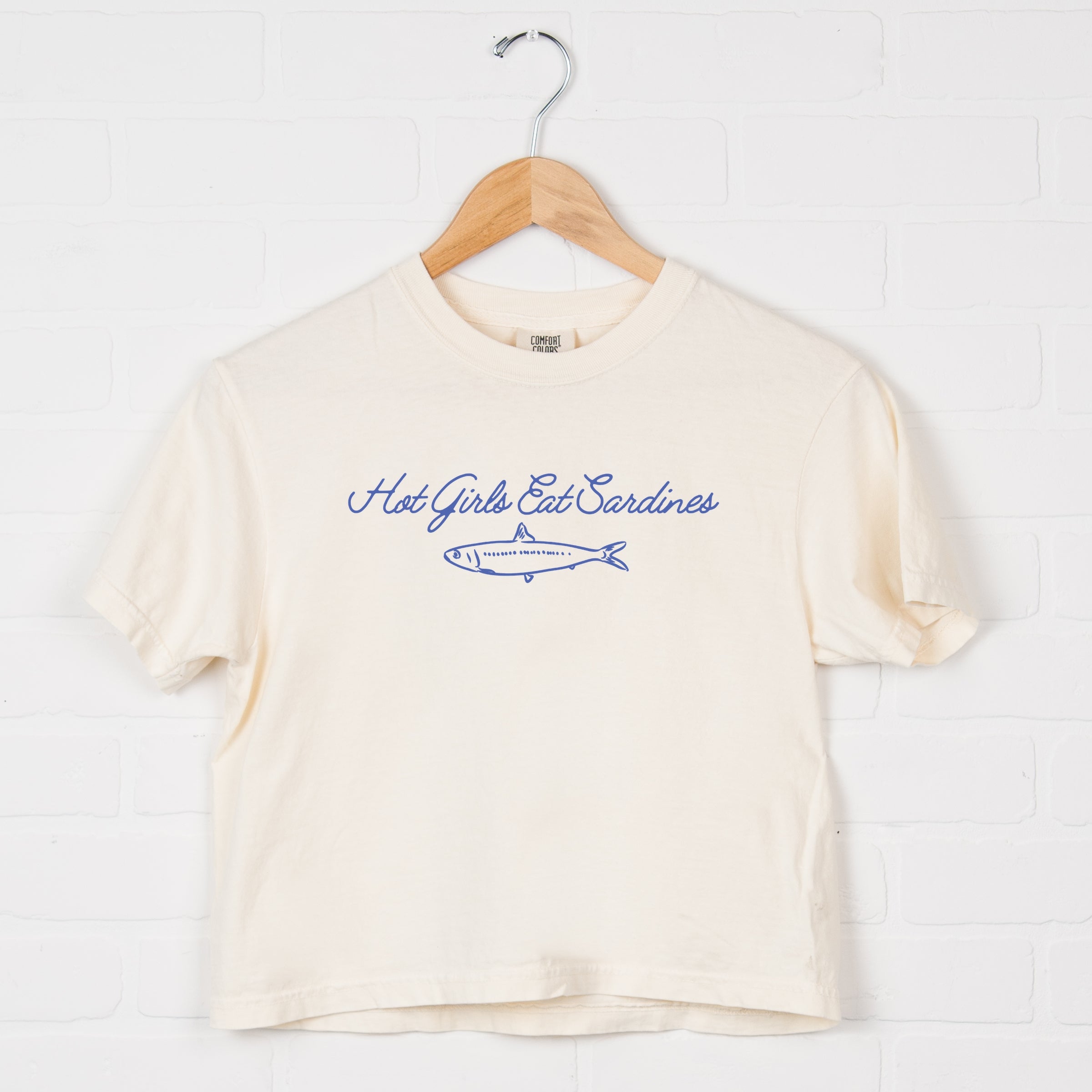 Hot Girls Eat Sardines Cursive - Women's Boxy Crop Top Graphic T-Shirt