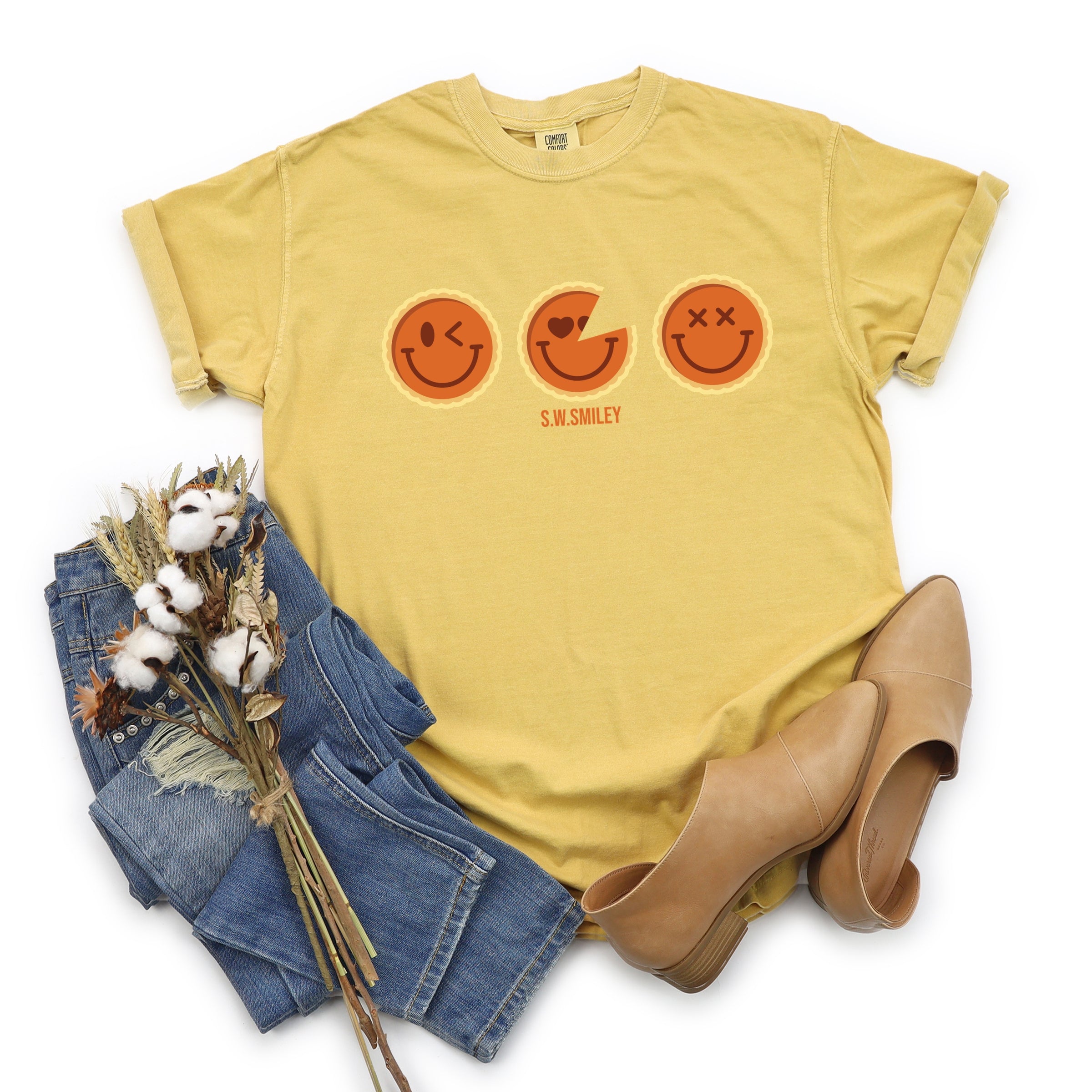 S.W.Smiley Pumpkin Pies - Women's Garment Dyed Graphic T-Shirt