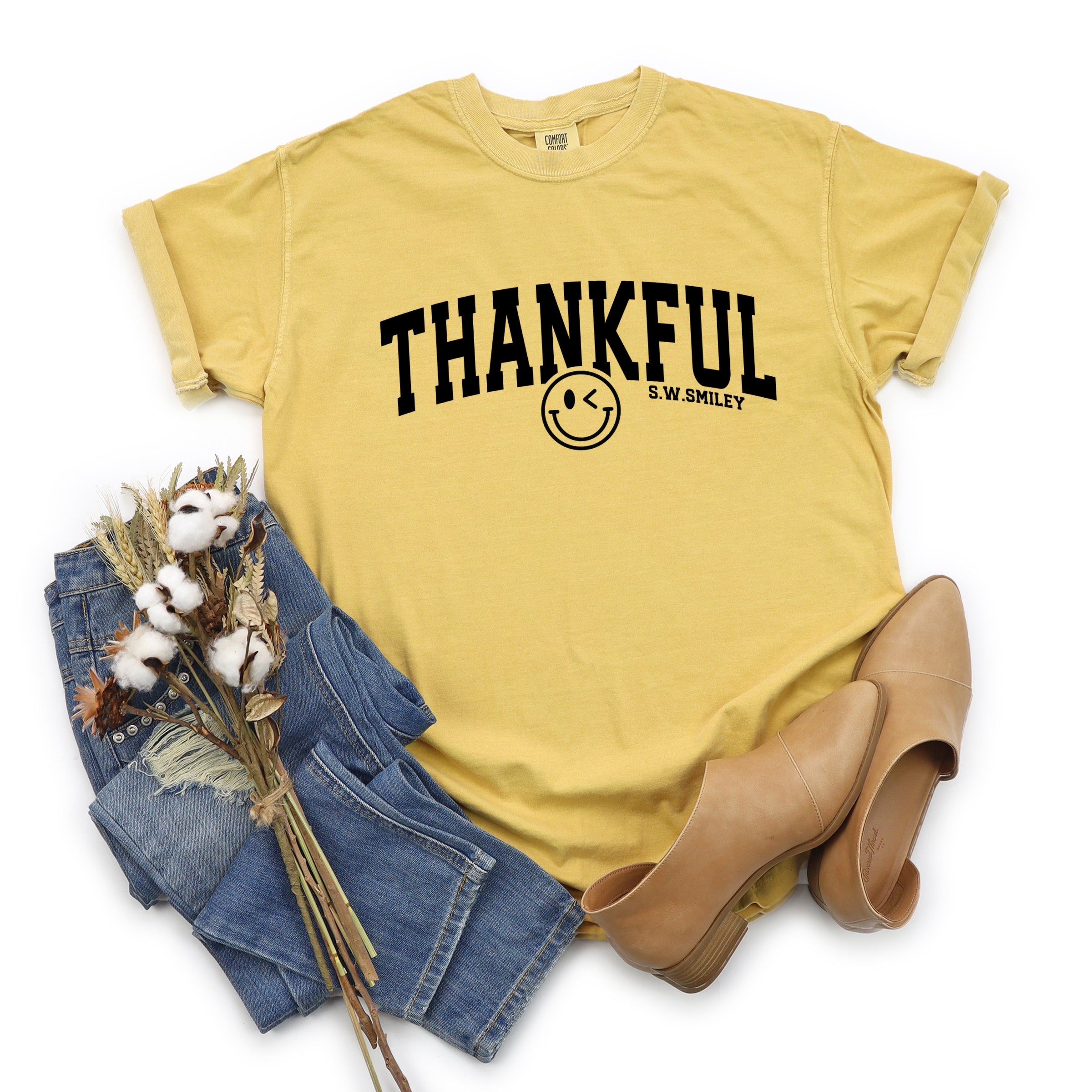 S.W.Smiley Thankful Varsity Arched - Women's Garment Dyed Graphic T-Shirt