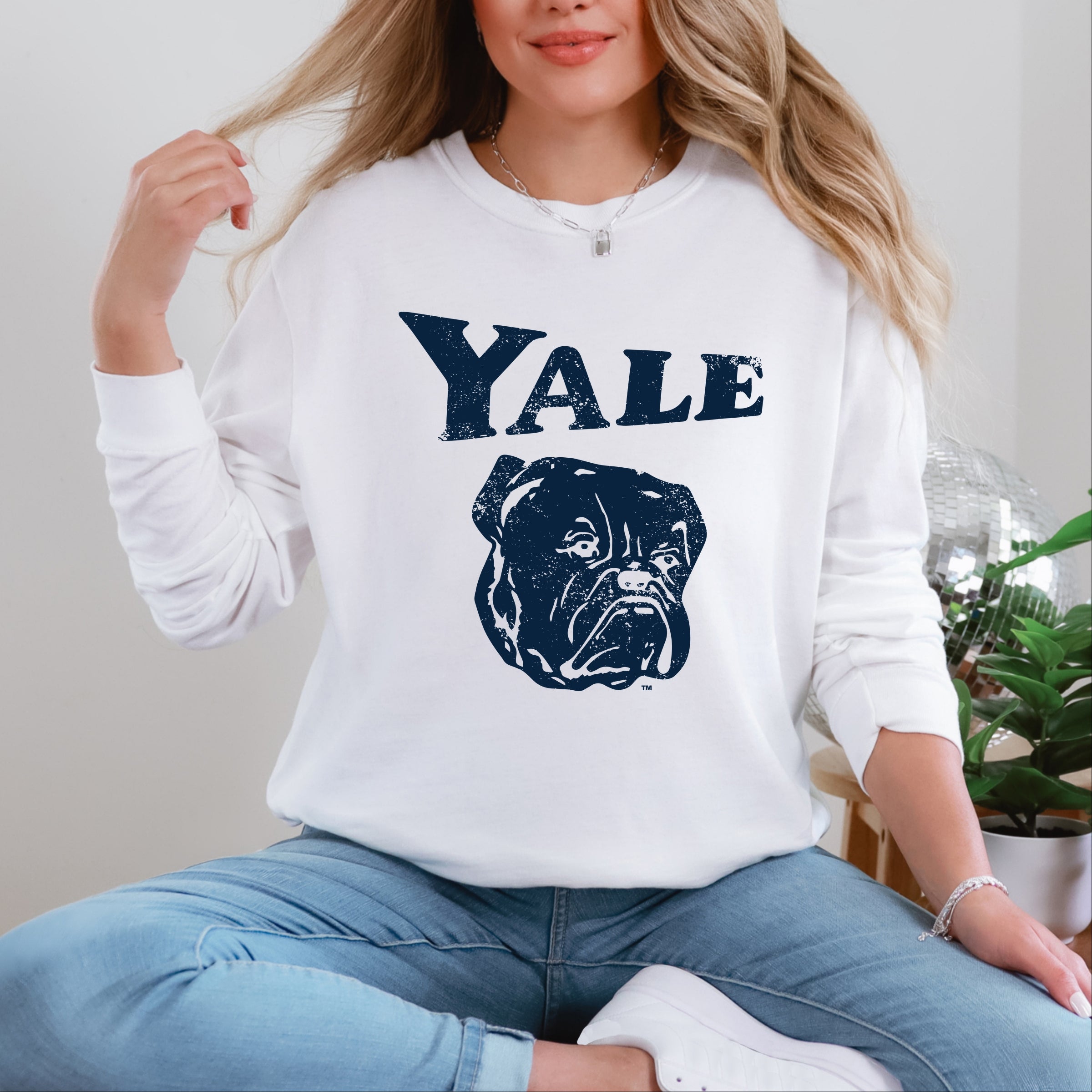 Yale Bulldog Distressed - Women's Garment Dyed Long Sleeve Graphic T-Shirt