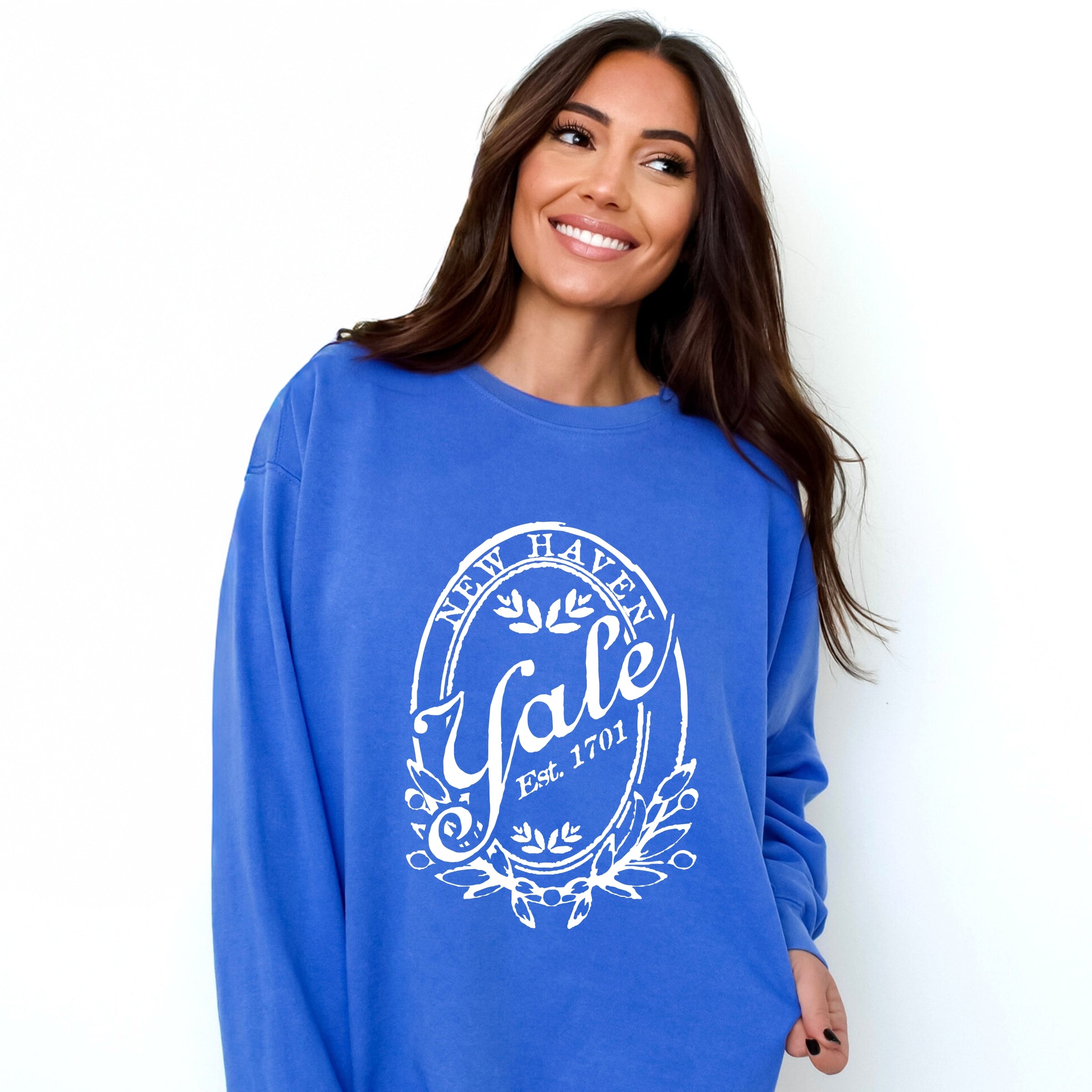 Yale New Haven Oval - Women's Garment Dyed Graphic Sweatshirt
