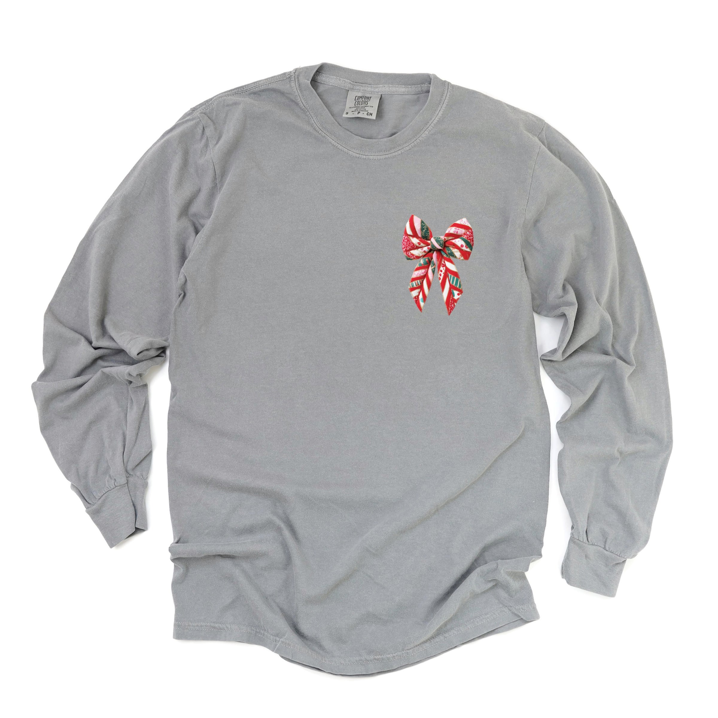 Christmas Bow Quilted Print - Women's Garment Dyed Long Sleeve Graphic T-Shirt