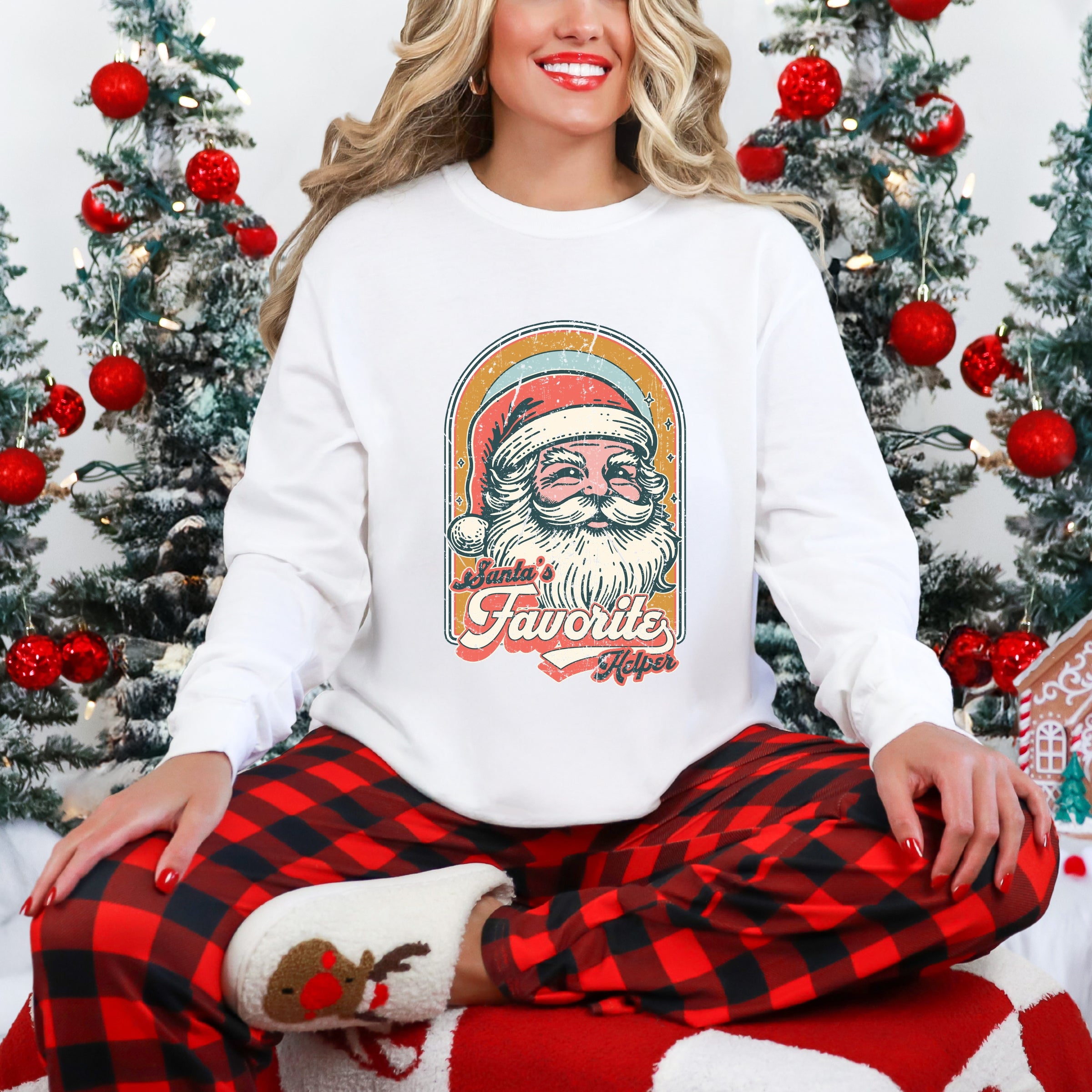 Santa's Favorite Helper Retro - Women's Garment Dyed Long Sleeve Graphic T-Shirt