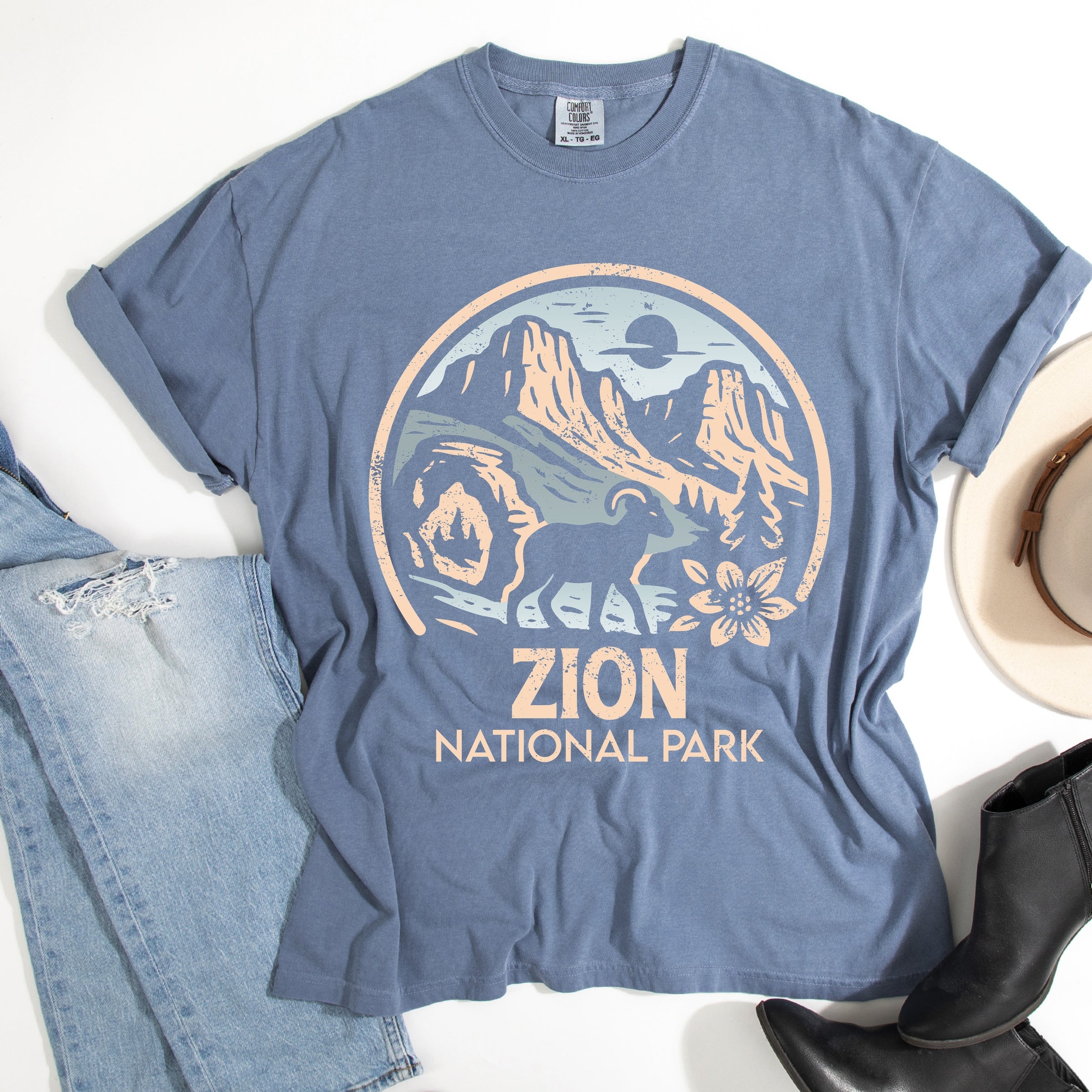 Zion National Park Two-Toned Circle - Women's Garment Dyed Graphic T-Shirt
