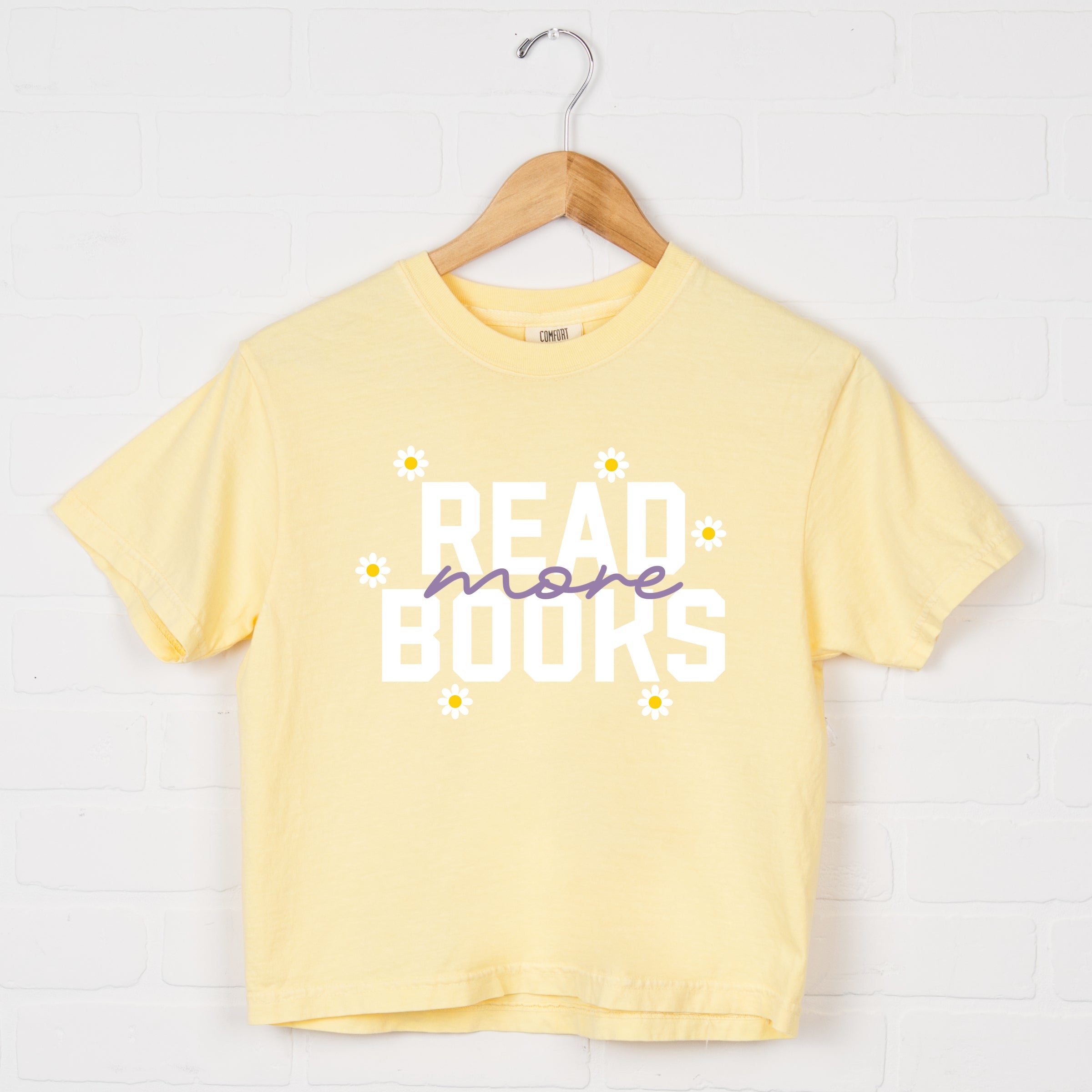 Read More Books Daisies - Women's Boxy Crop Top Graphic T-Shirt