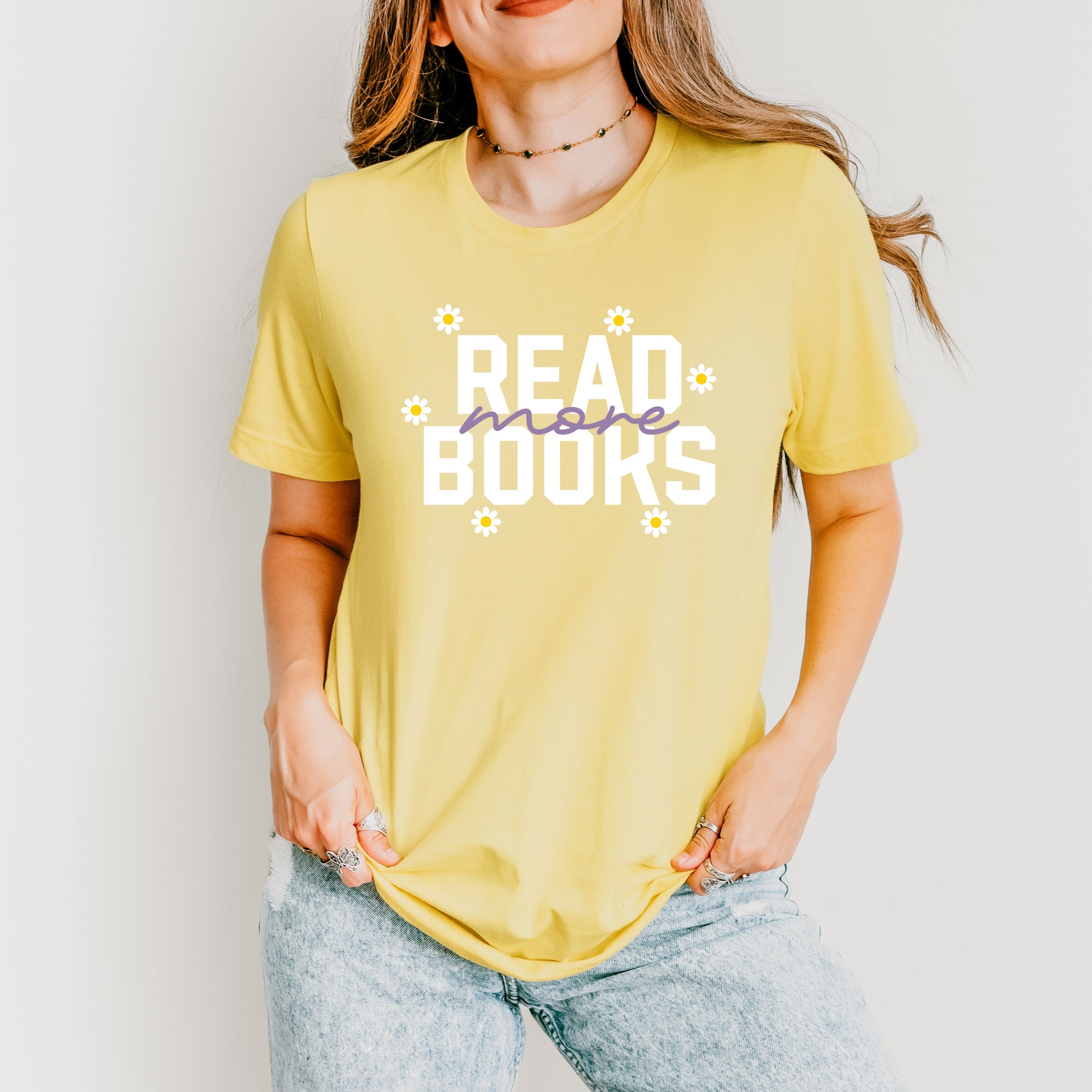 Read More Books Daisies - Women's Short Sleeve Graphic T-Shirt