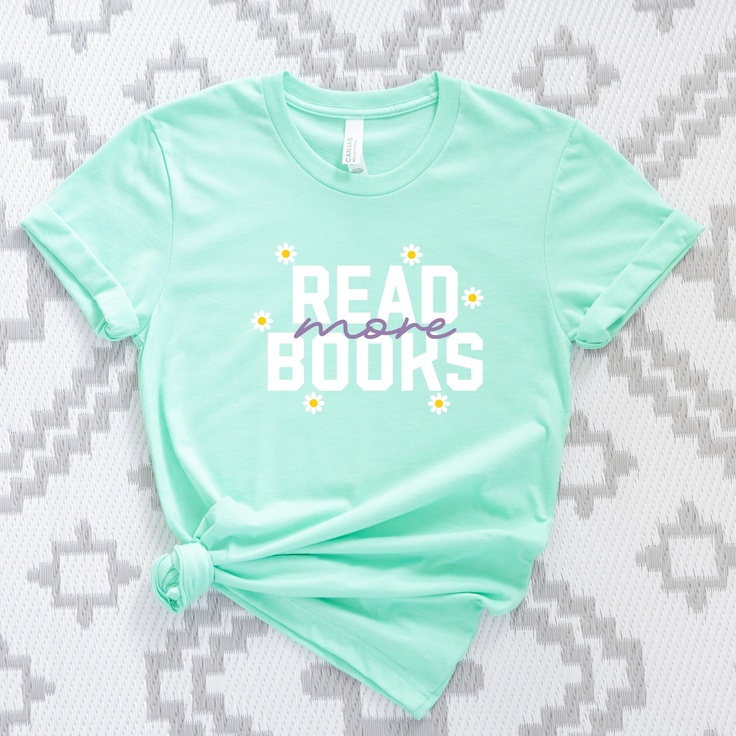 Read More Books Daisies - Women's Short Sleeve Graphic T-Shirt