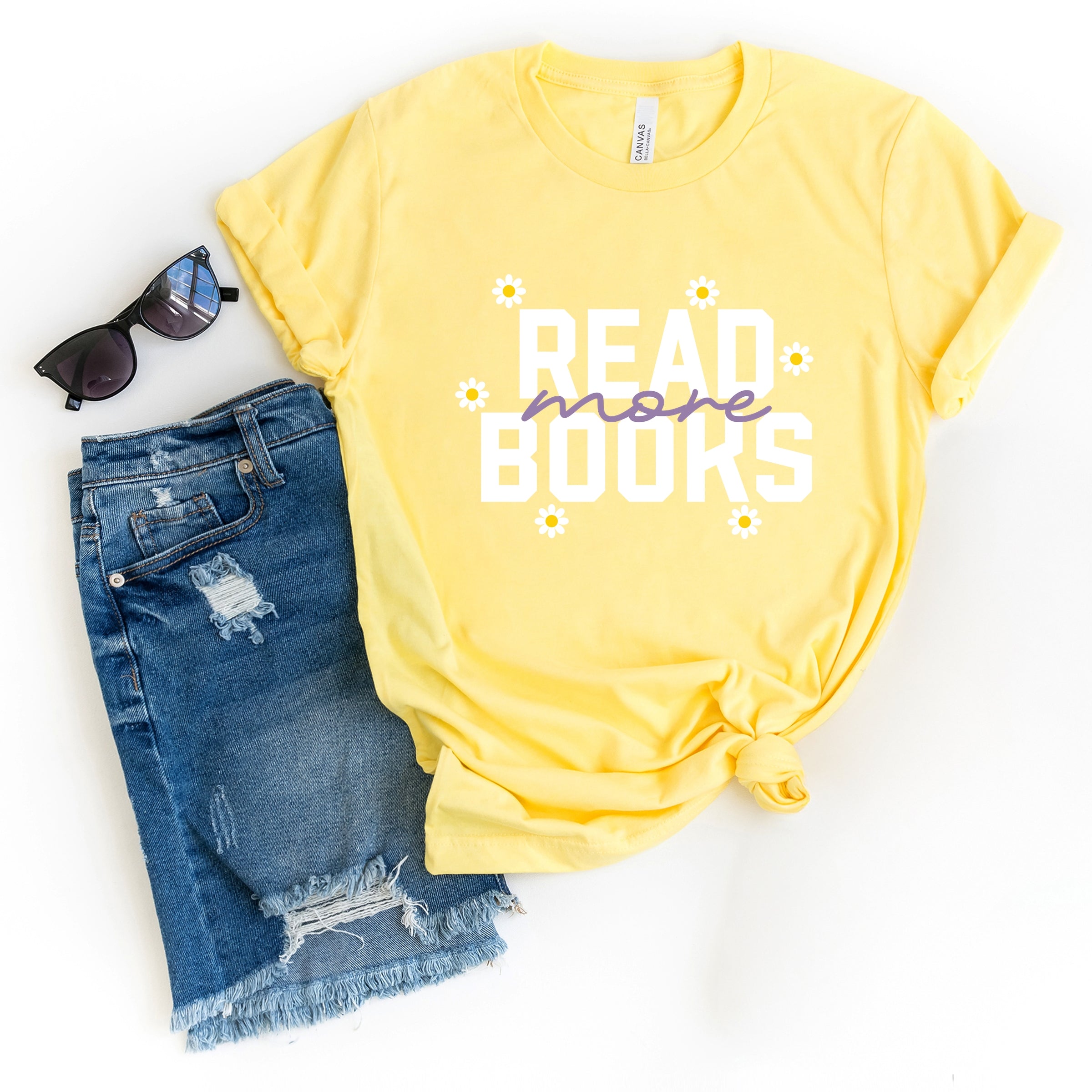 Read More Books Daisies - Women's Short Sleeve Graphic T-Shirt